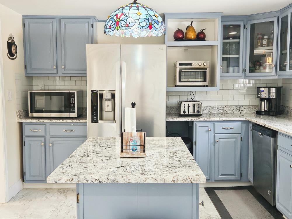 15 Ayers Ln, Dover, NH 03820