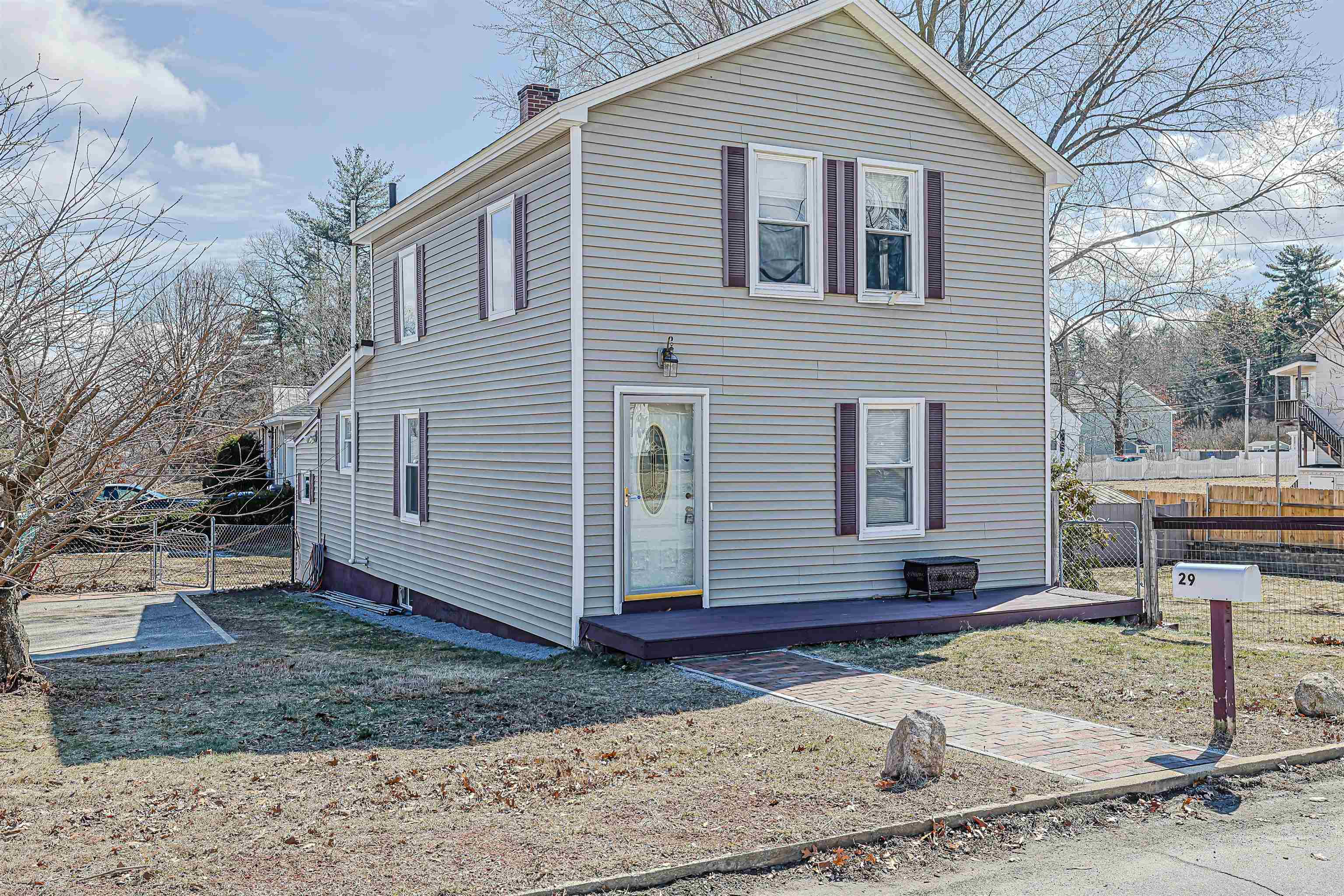 29 Hamburg St, Manchester, NH 03102
