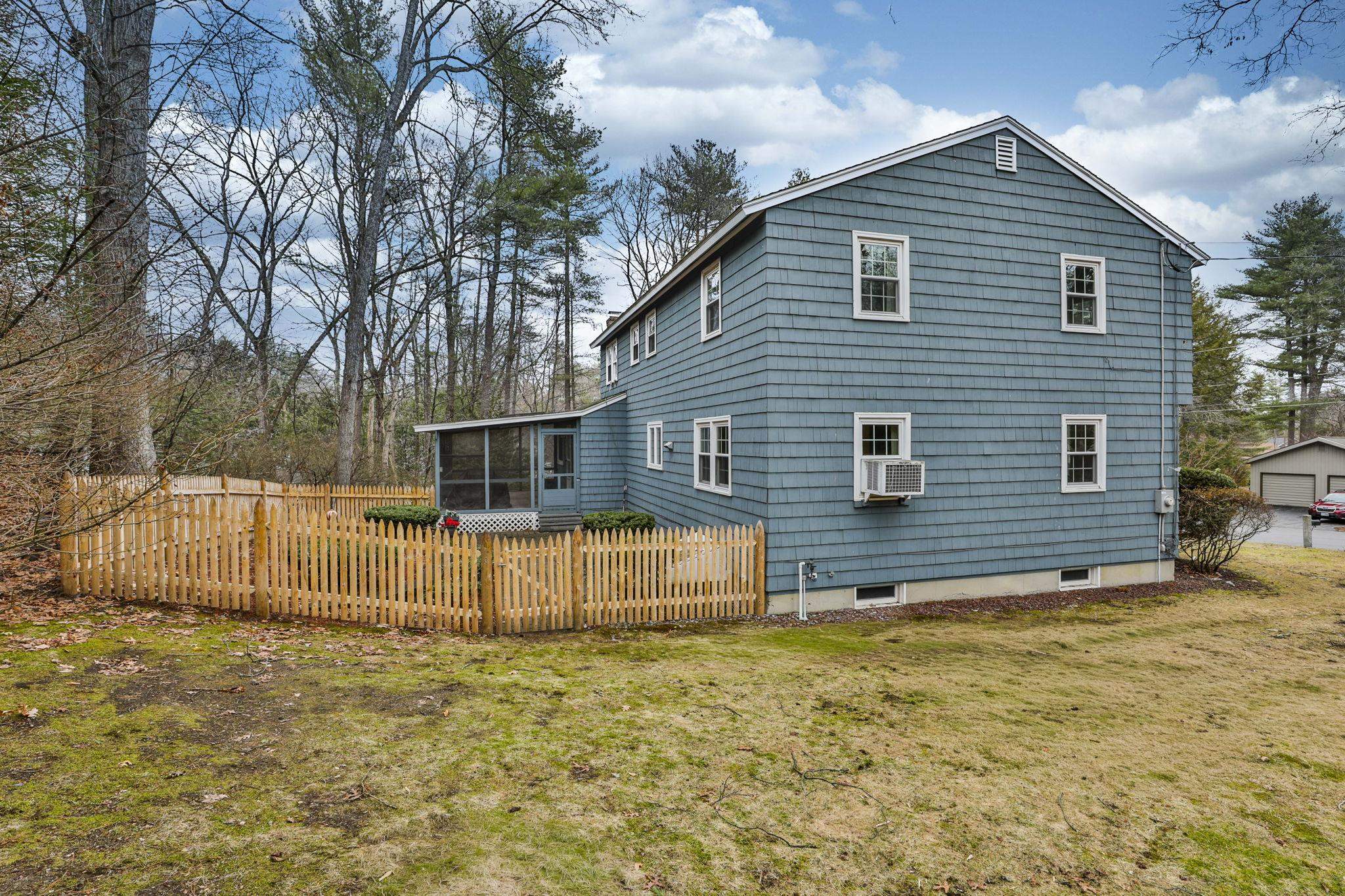 77 Dunbarton Dr, Nashua, NH 03063