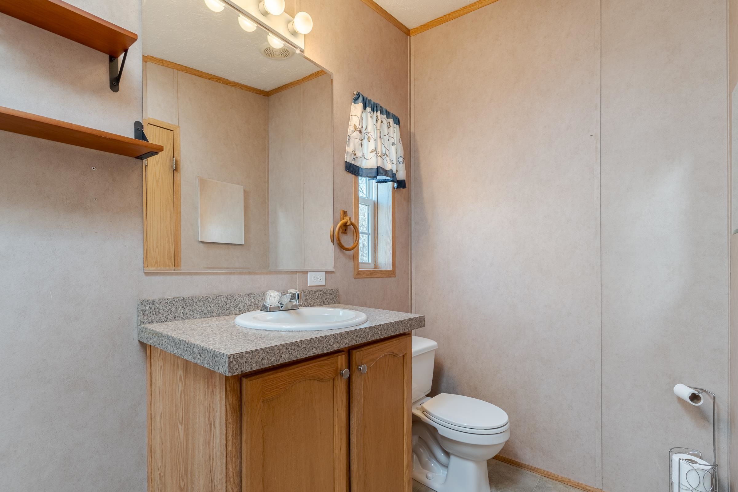 13 Atwood St, Rochester, NH 03820