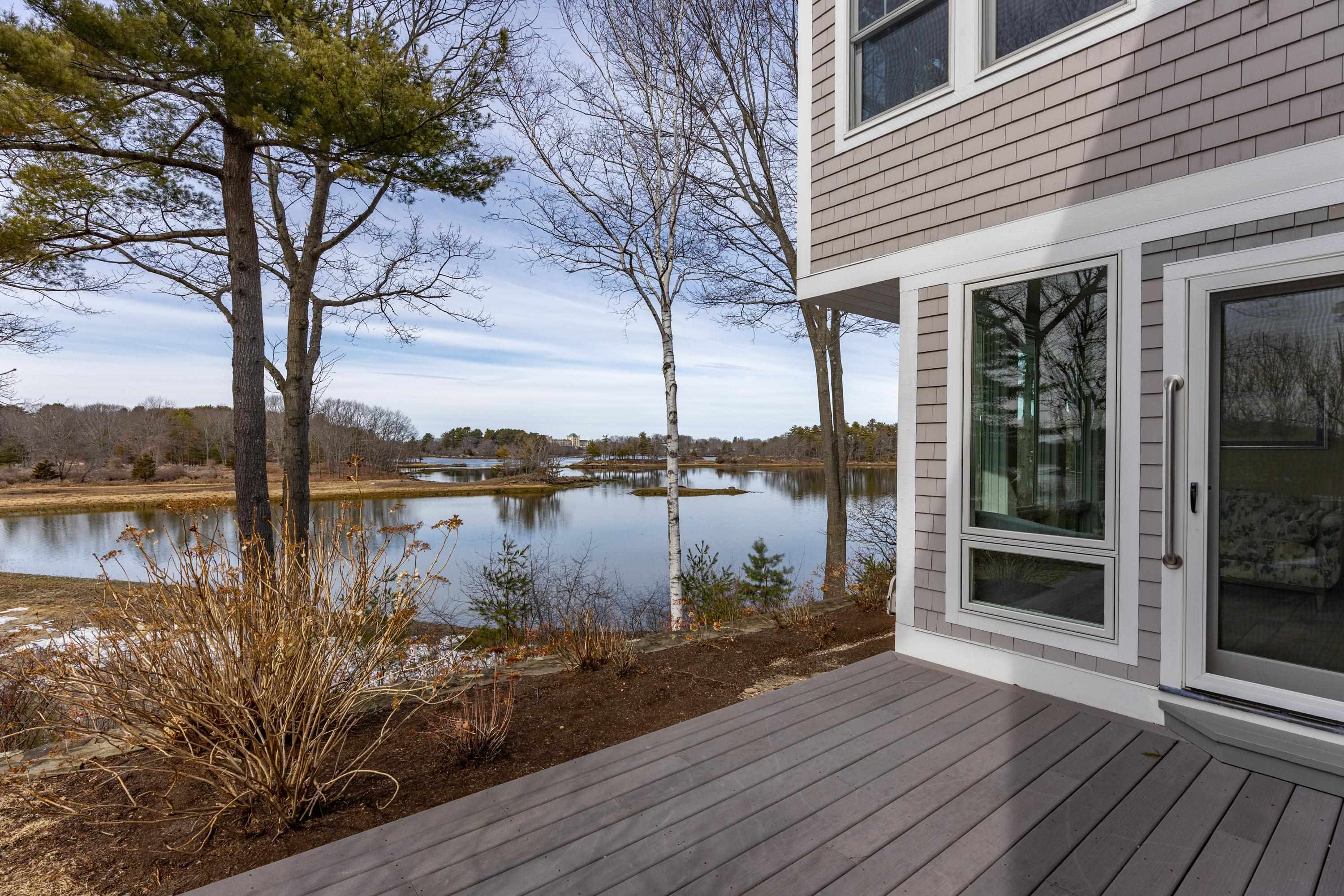 8 Campbells Ln, New Castle, NH 03854