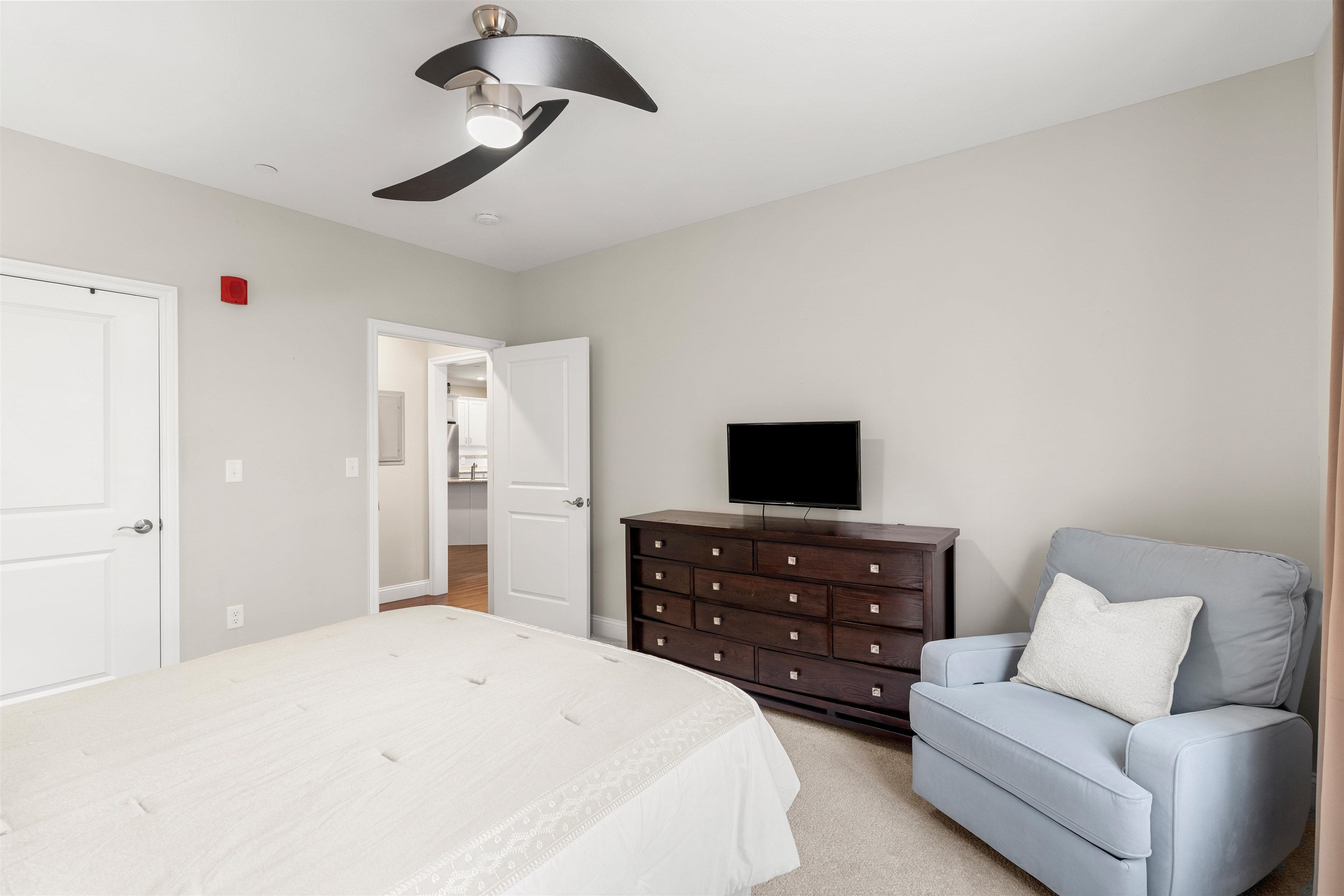 2 Henry David Dr, Nashua, NH 03062