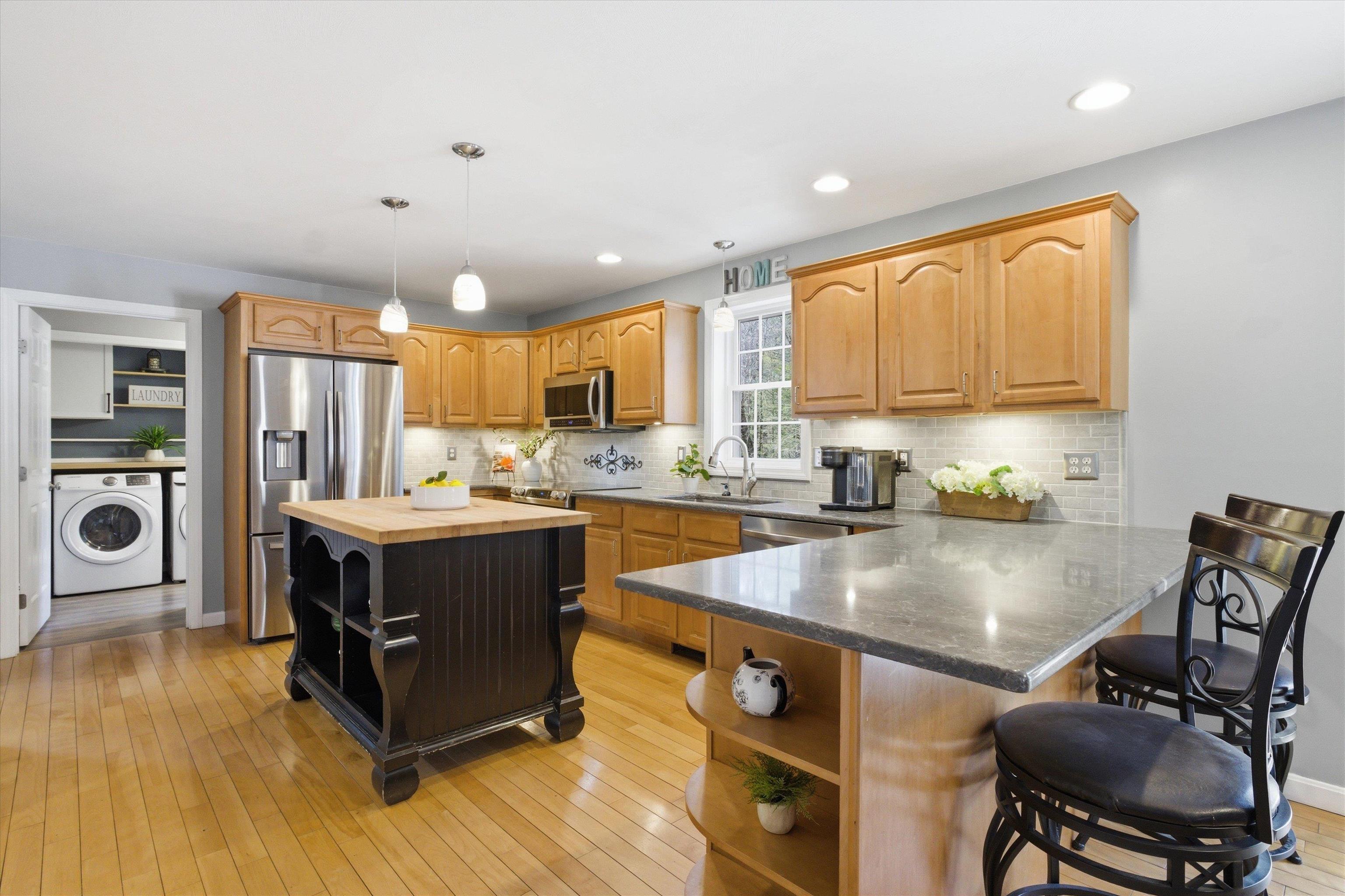 64 Peppermint St, Goffstown, NH 03045