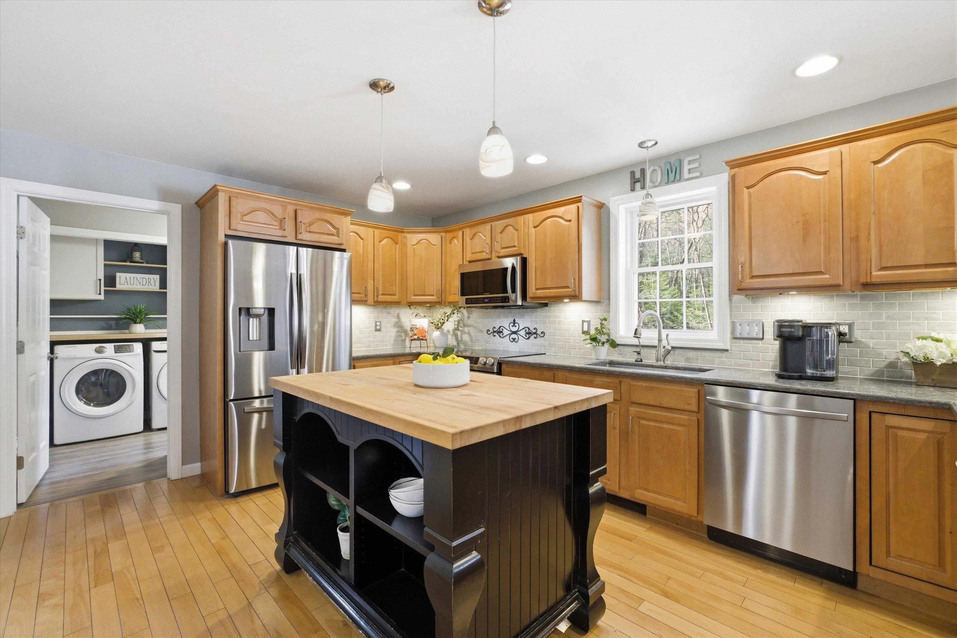 64 Peppermint St, Goffstown, NH 03045