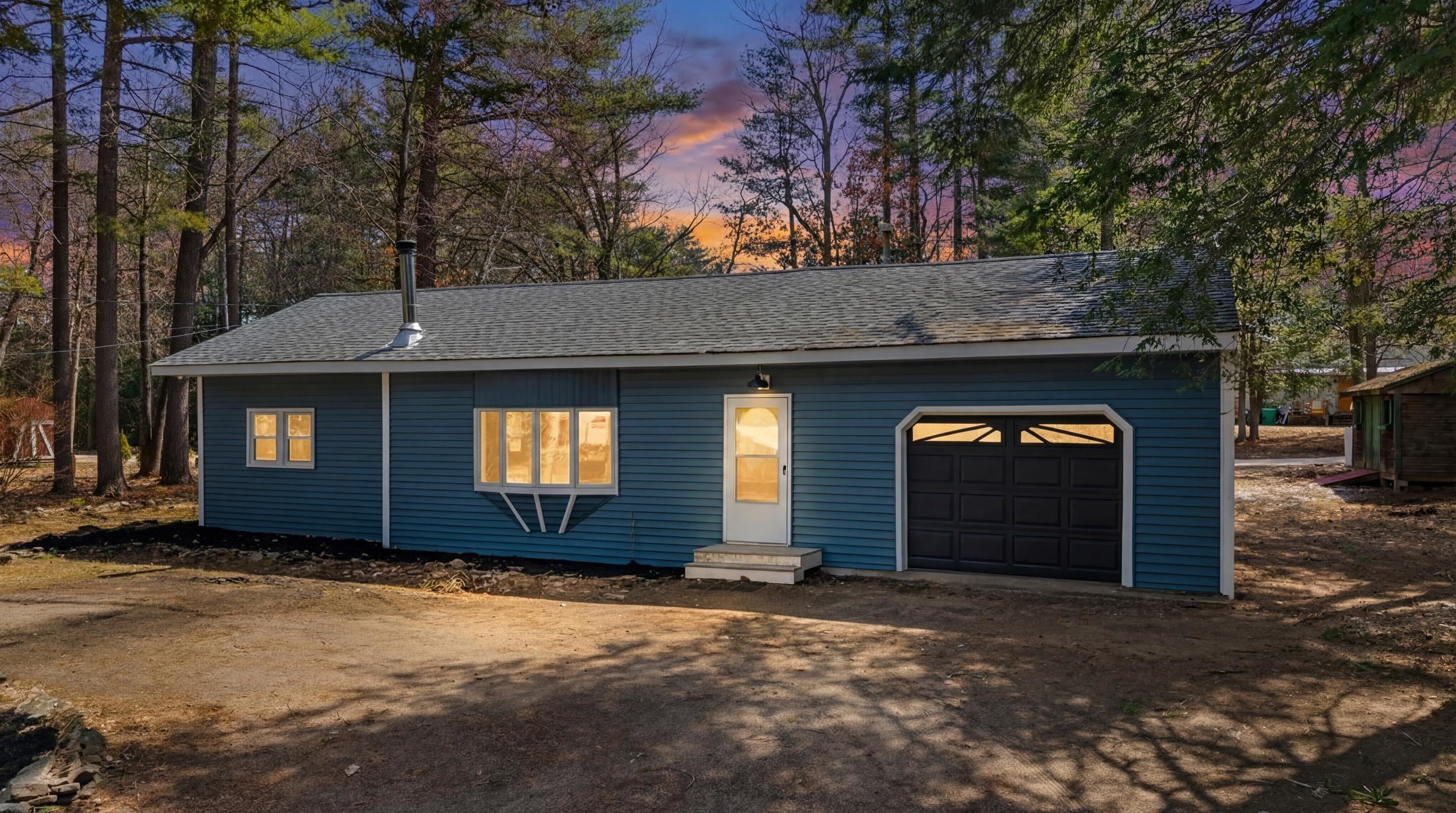 74 Riverside Dr, Fremont, NH 03044