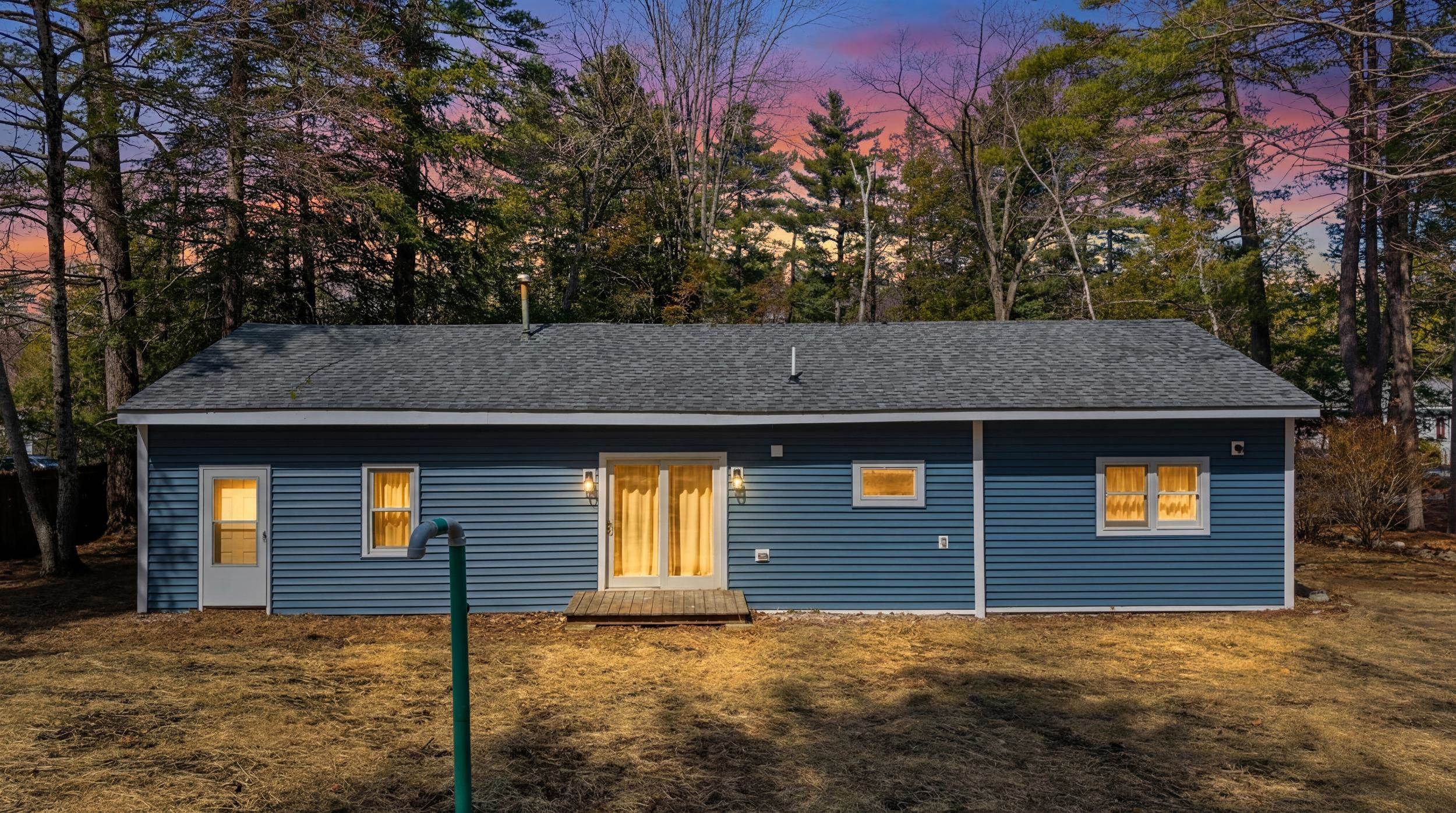 74 Riverside Dr, Fremont, NH 03044