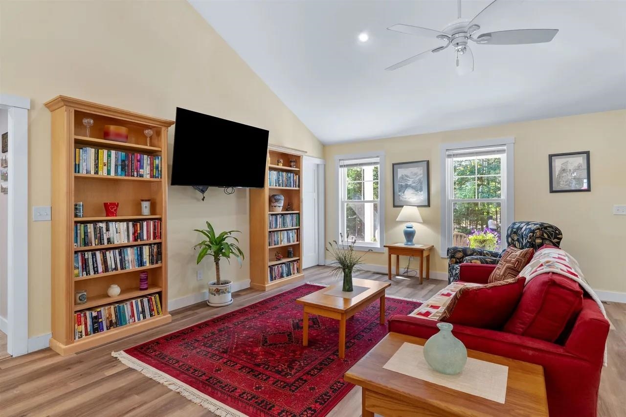 12 Winchester Ln, Tuftonboro, NH 03850