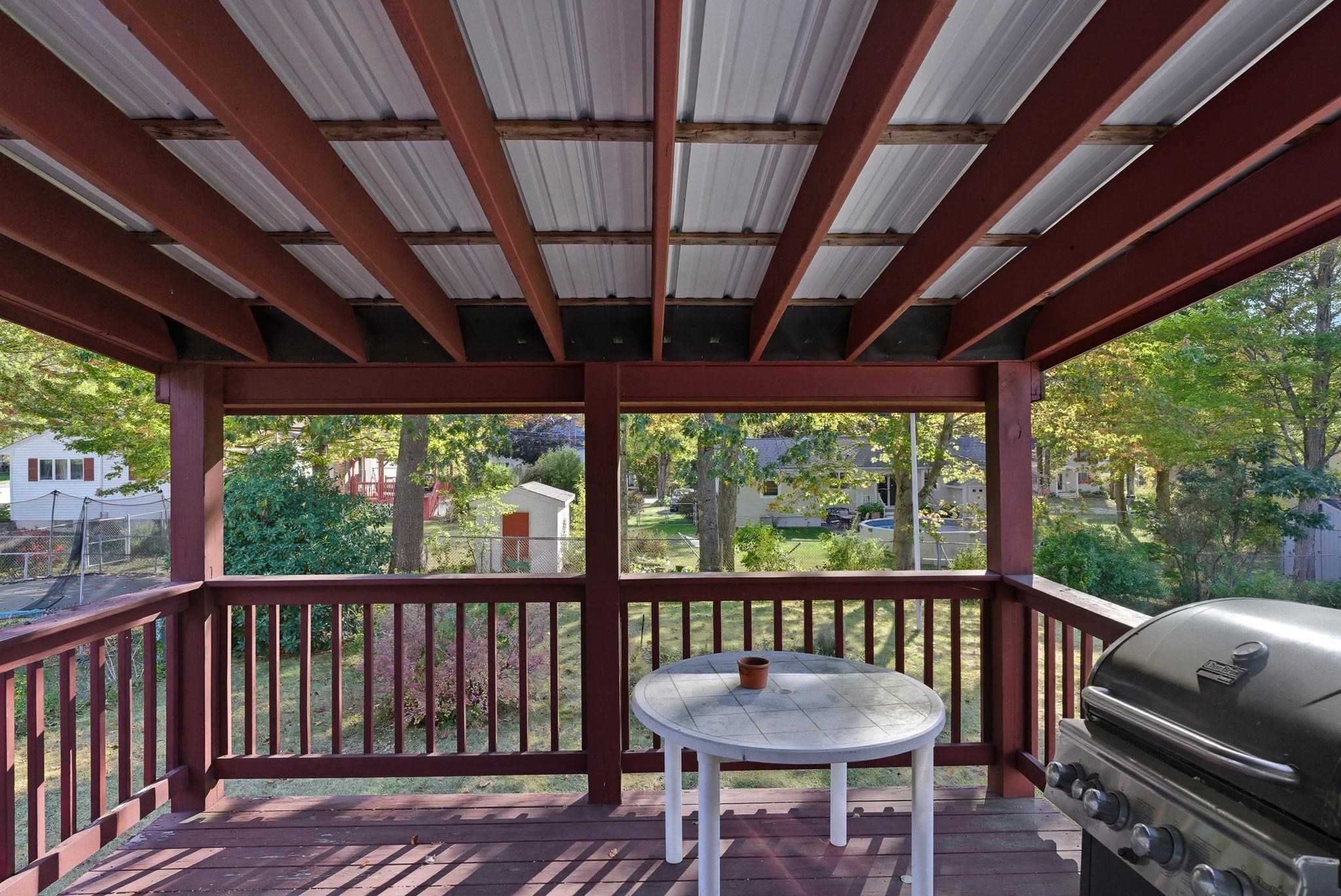 4 Vernon Ave, Rochester, NH 03867