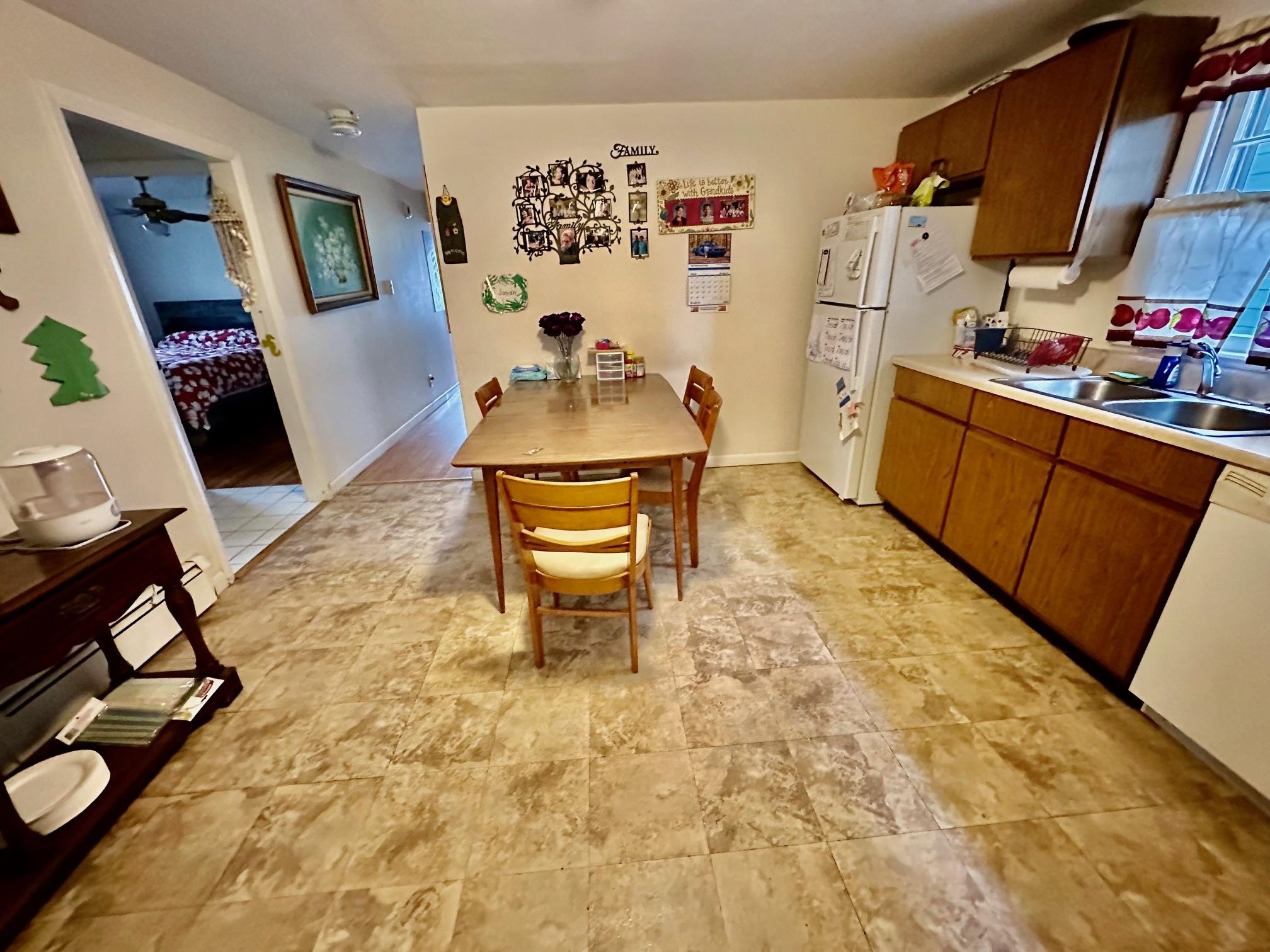 1069 Hayward St, Manchester, NH 03103