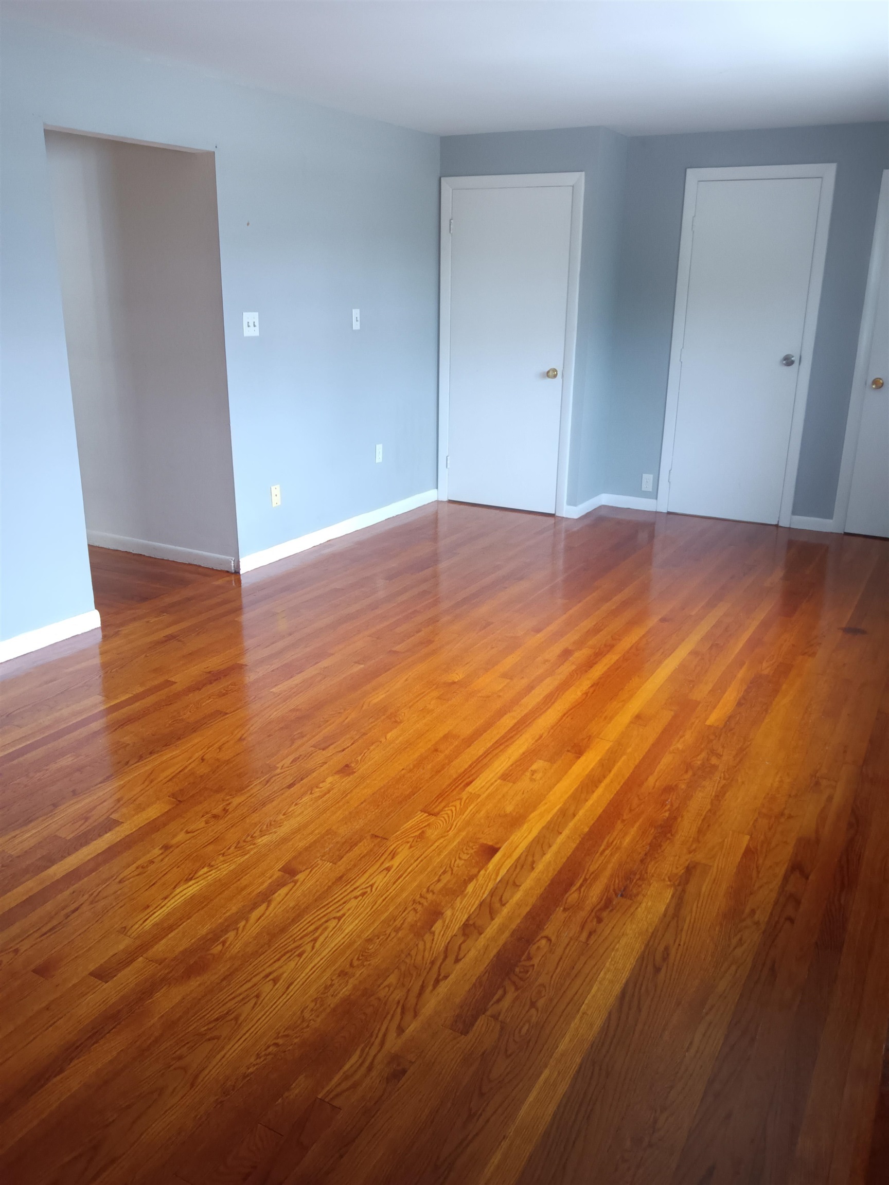 1069 Hayward St, Manchester, NH 03103