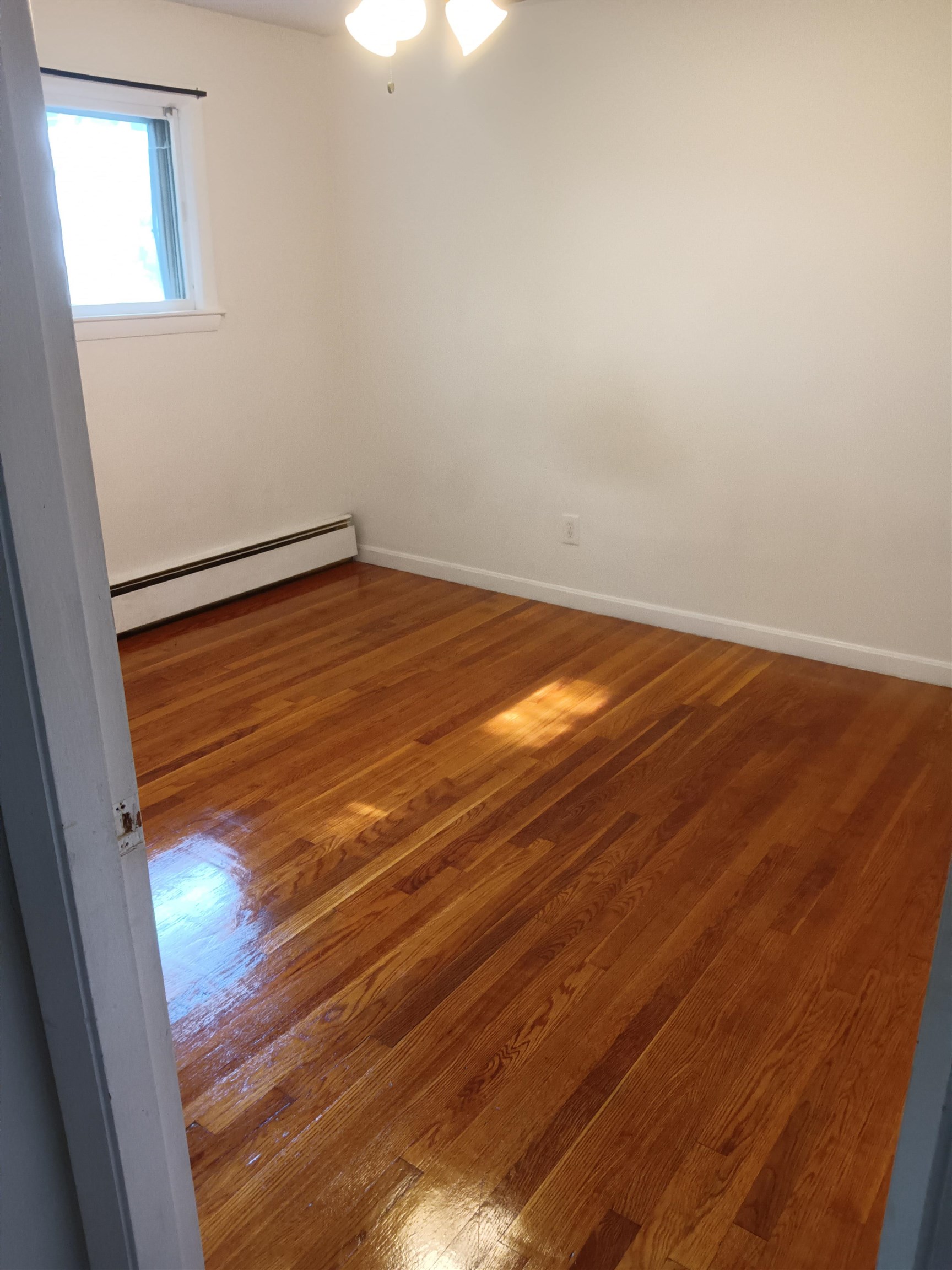 1069 Hayward St, Manchester, NH 03103