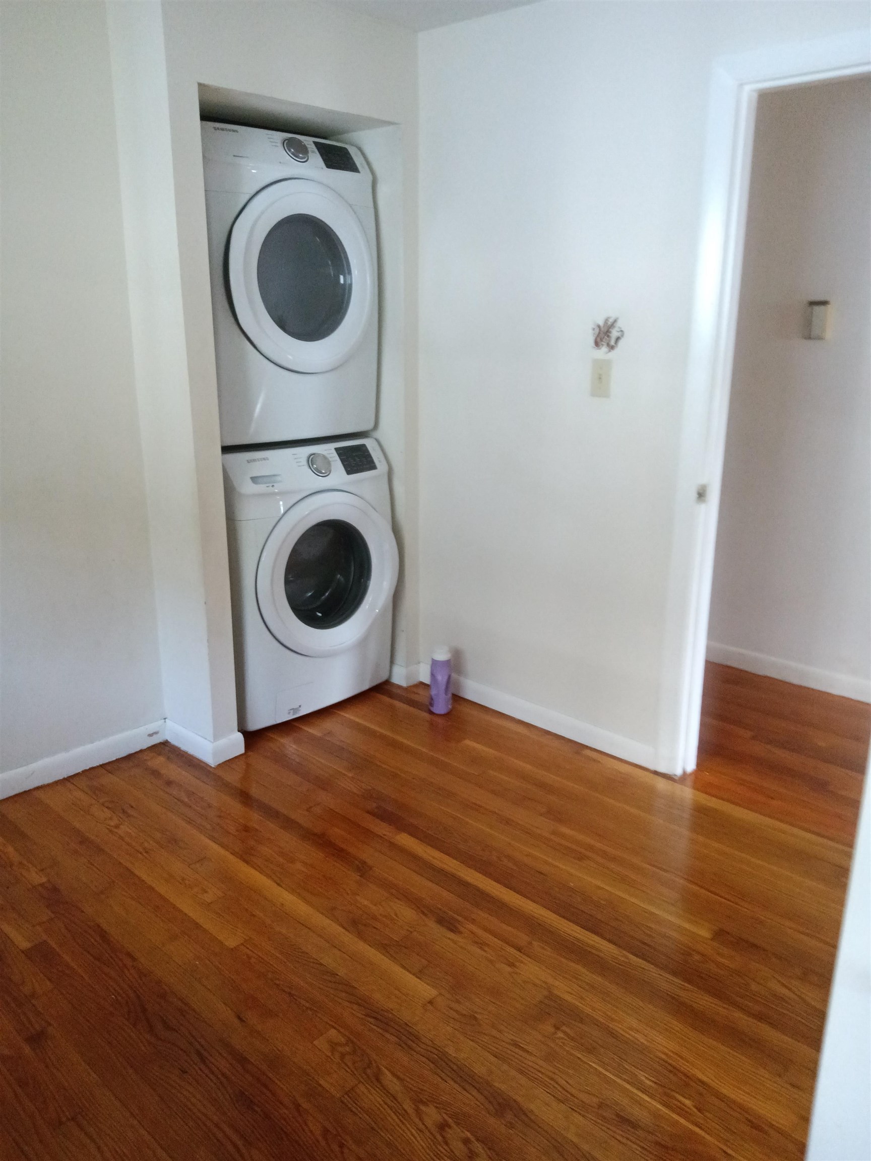 1069 Hayward St, Manchester, NH 03103