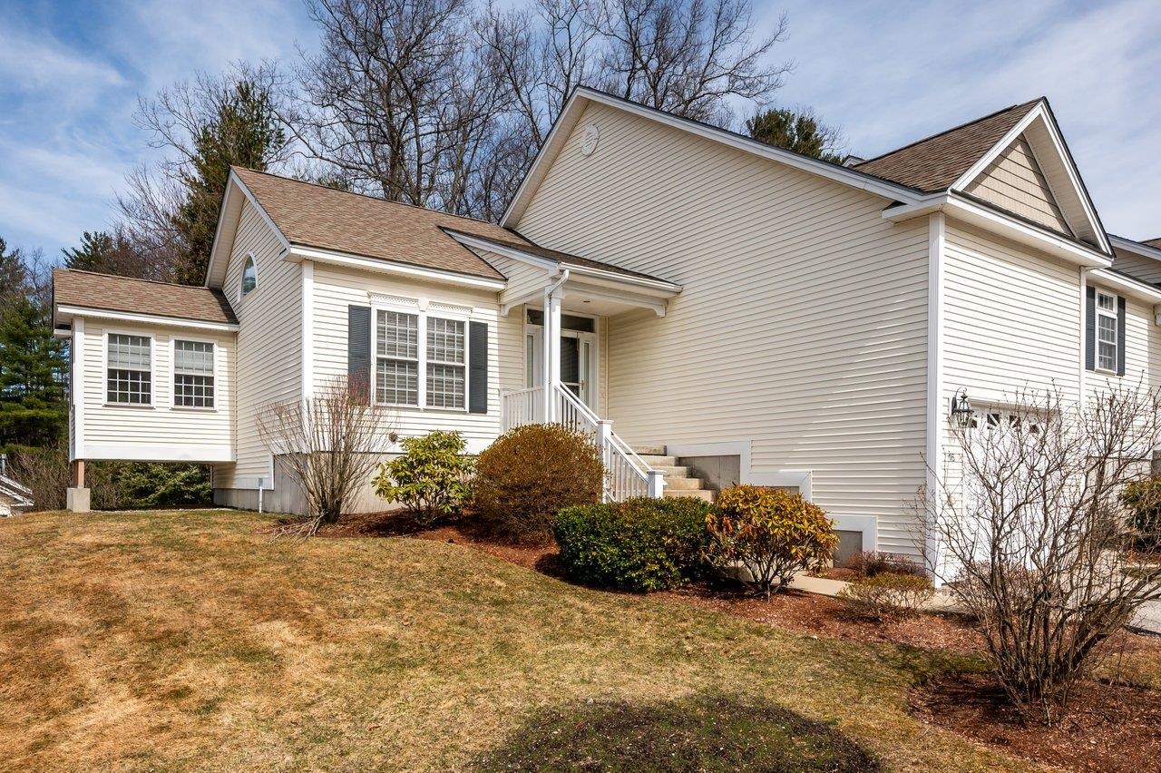 34 Mammoth Rd, Hooksett, NH 03106