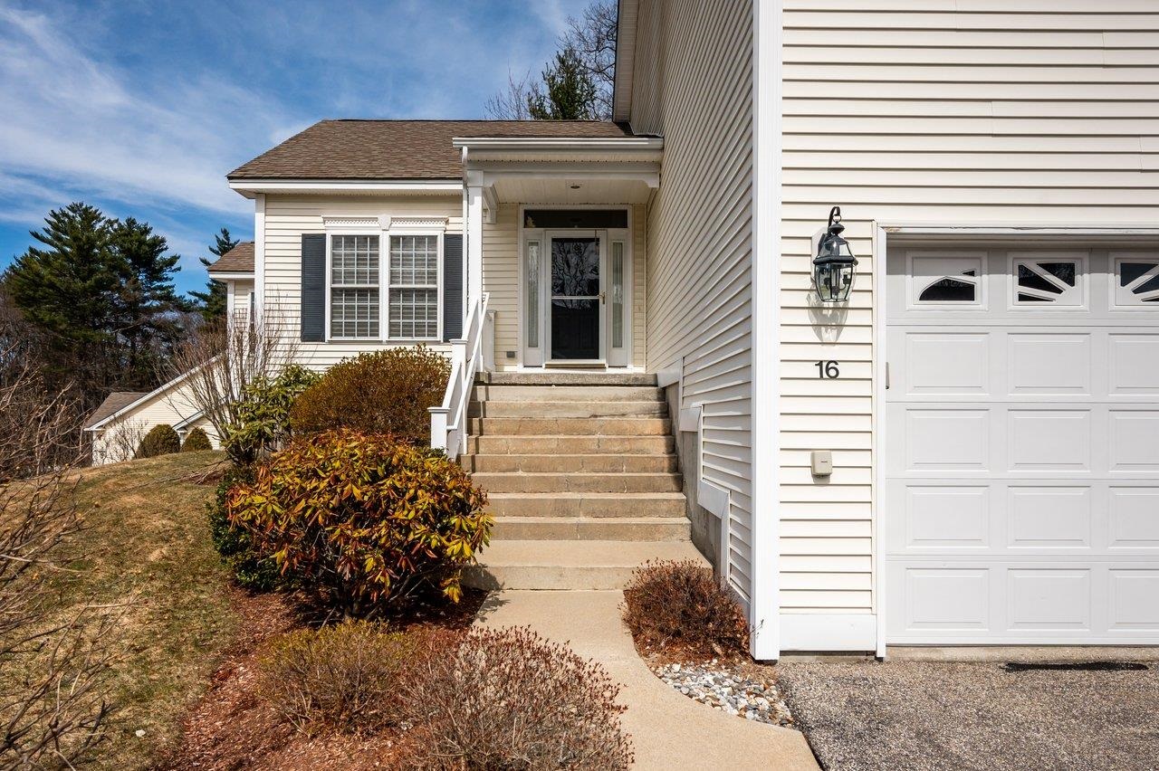 34 Mammoth Rd, Hooksett, NH 03106