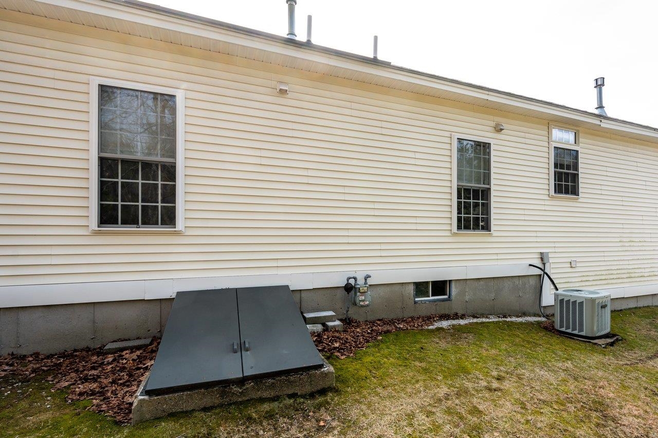 34 Mammoth Rd, Hooksett, NH 03106