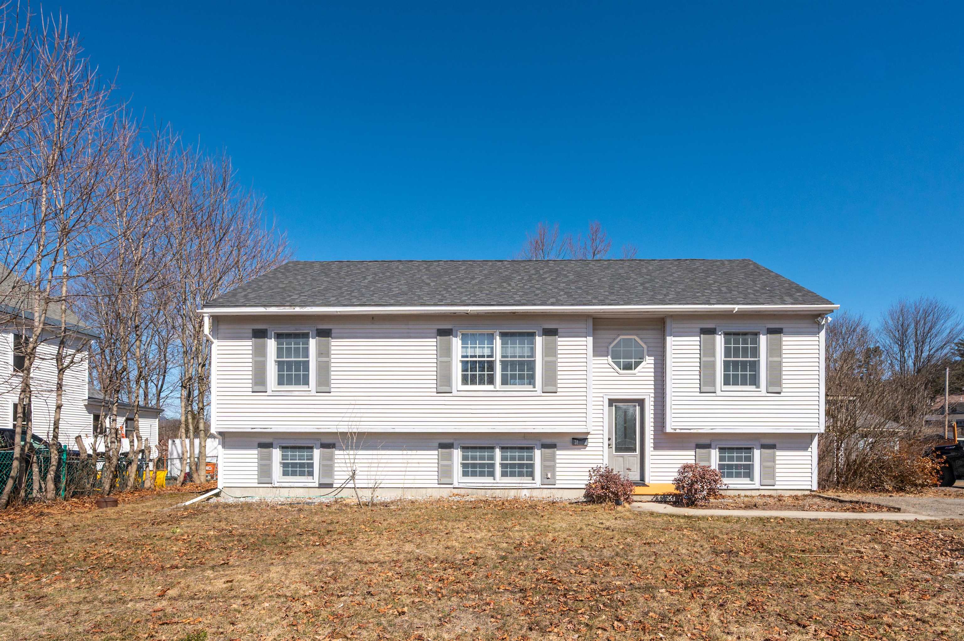 31 Oak St, Newport, NH 03773