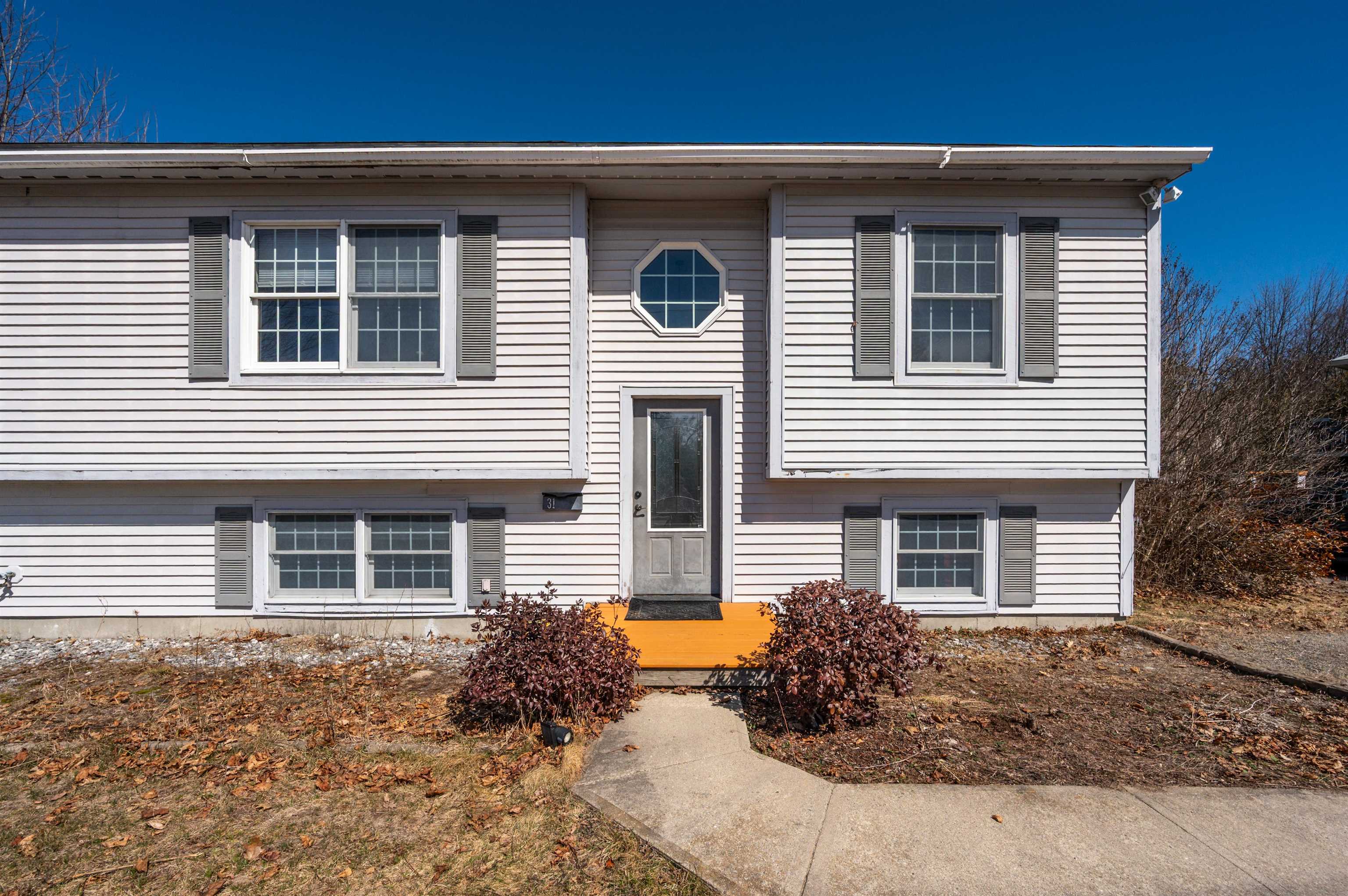 31 Oak St, Newport, NH 03773