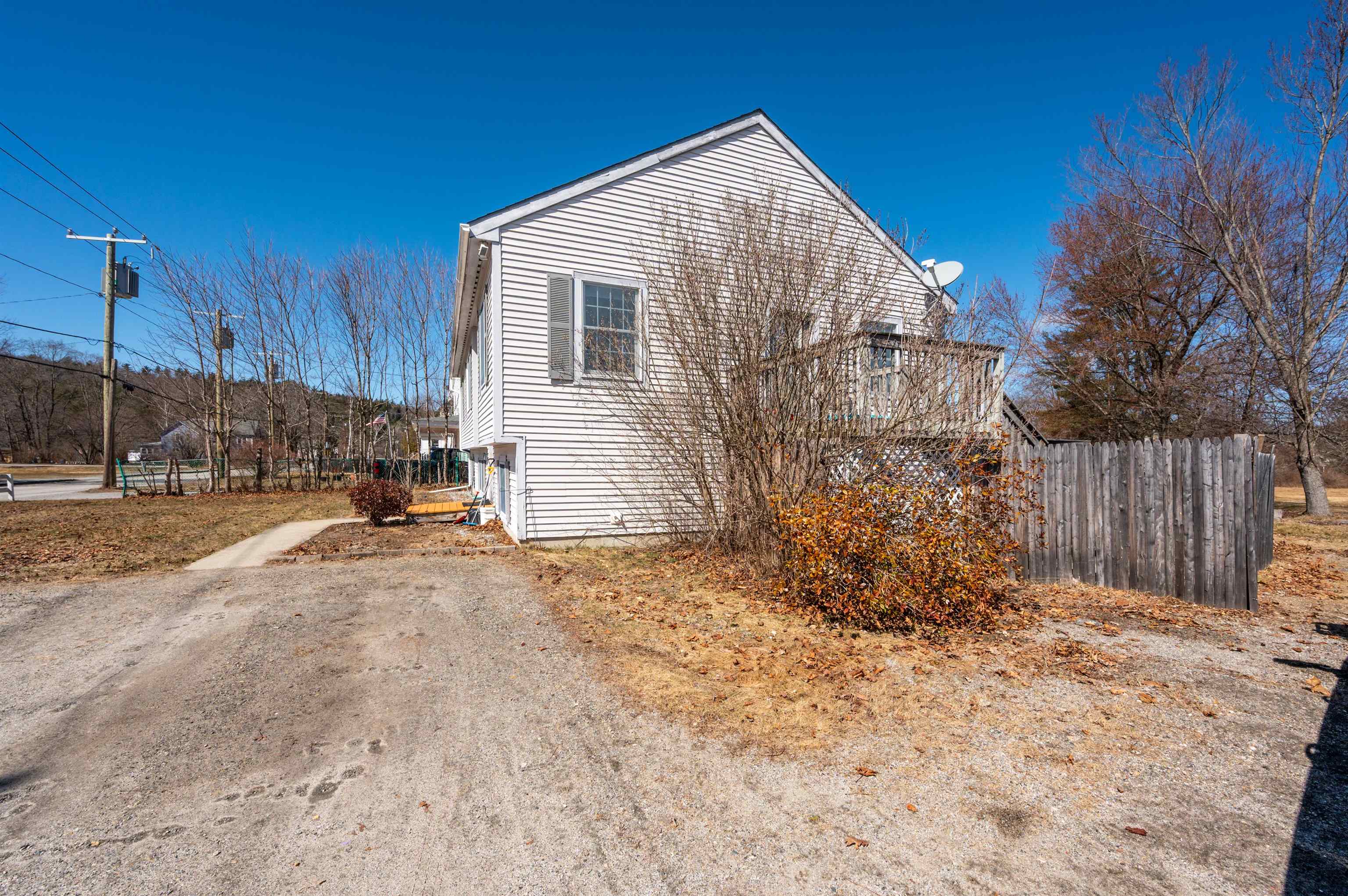 31 Oak St, Newport, NH 03773