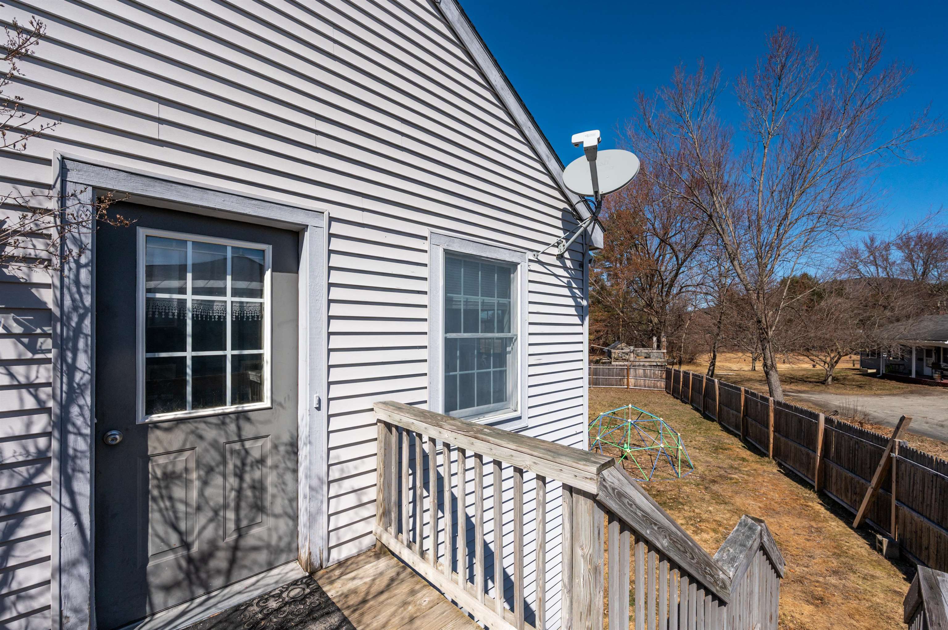 31 Oak St, Newport, NH 03773