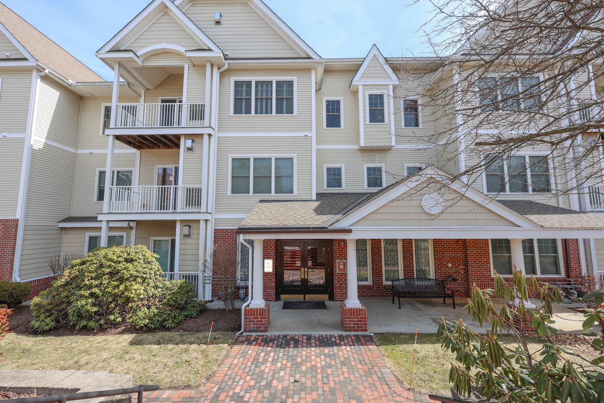 160 Daniel Webster Hw, Nashua, NH 03060