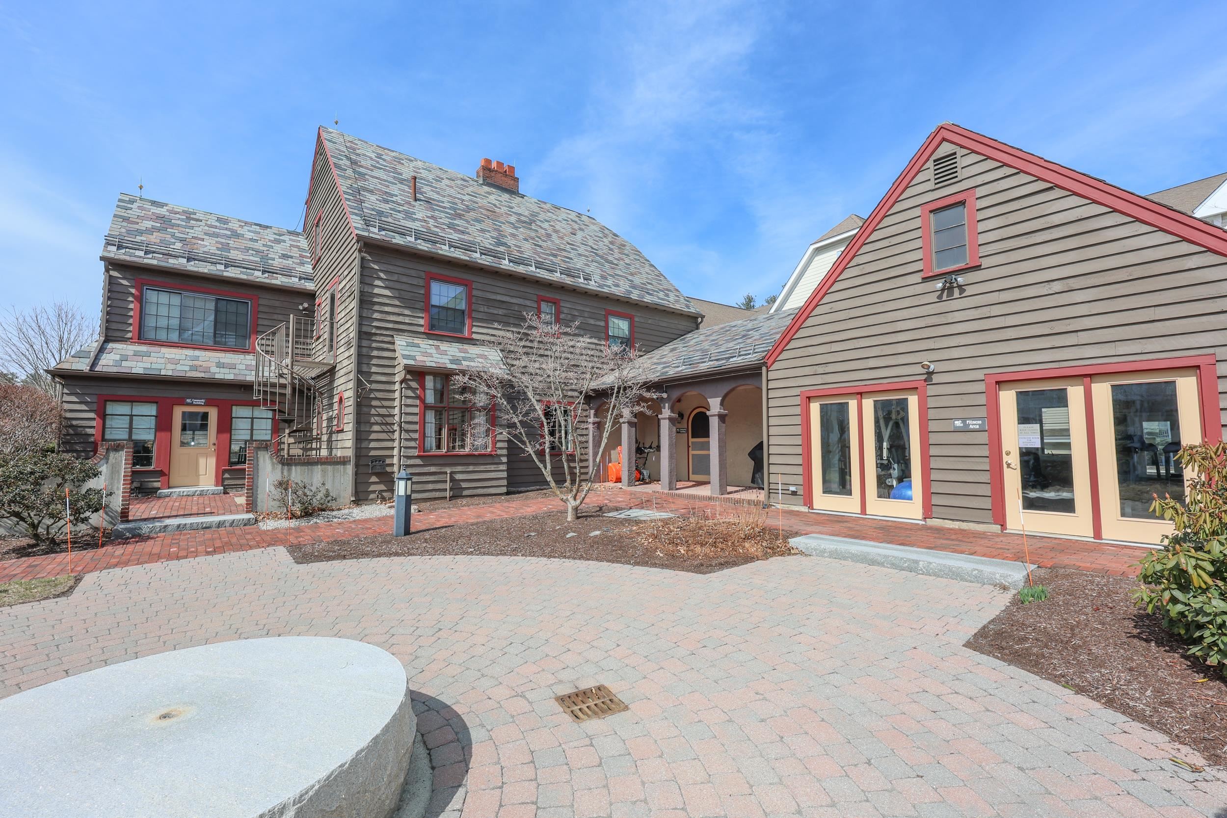 160 Daniel Webster Hw, Nashua, NH 03060