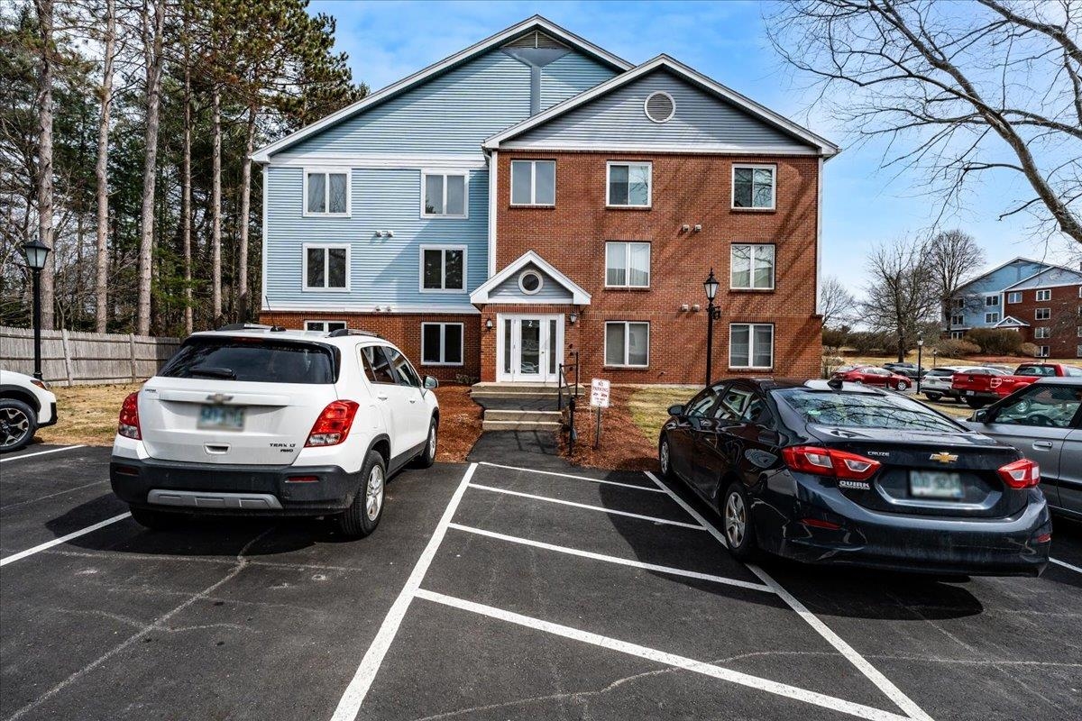 2 Timberwood Dr, Goffstown, NH 03045