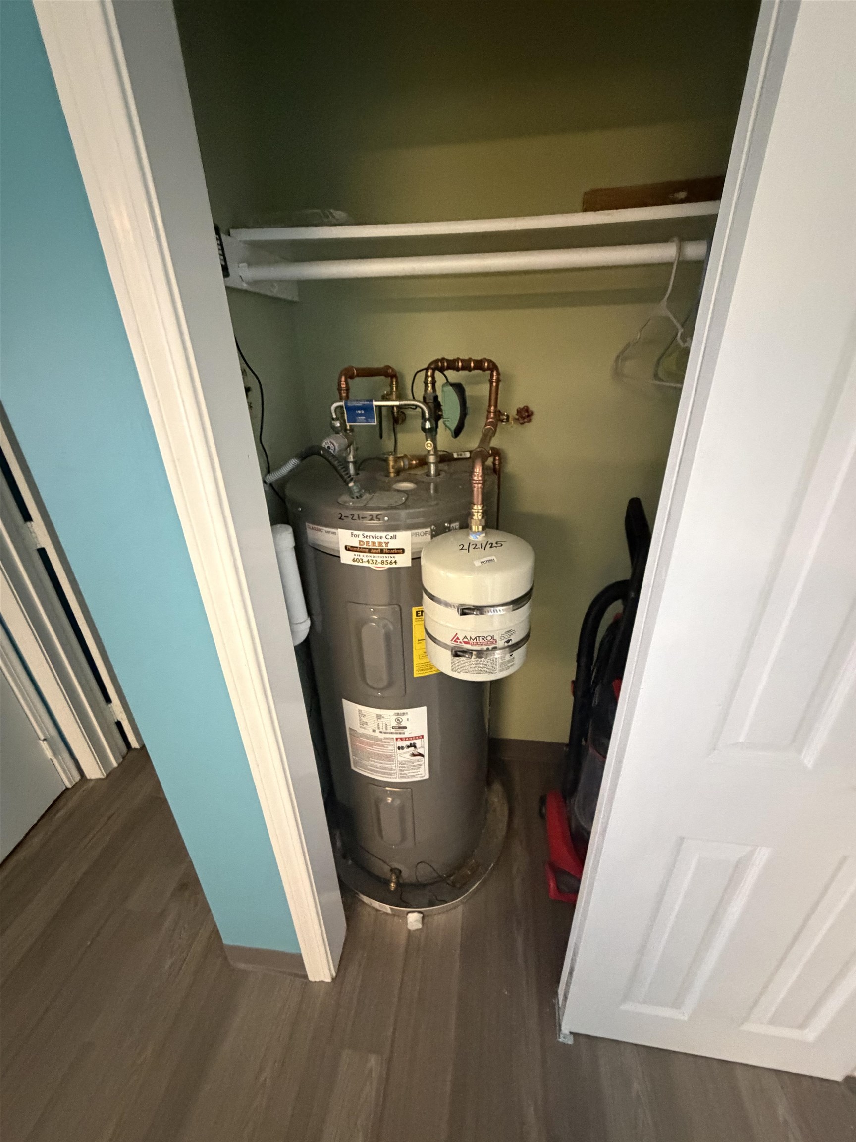 64 Dunbarton Rd, Manchester, NH 03102