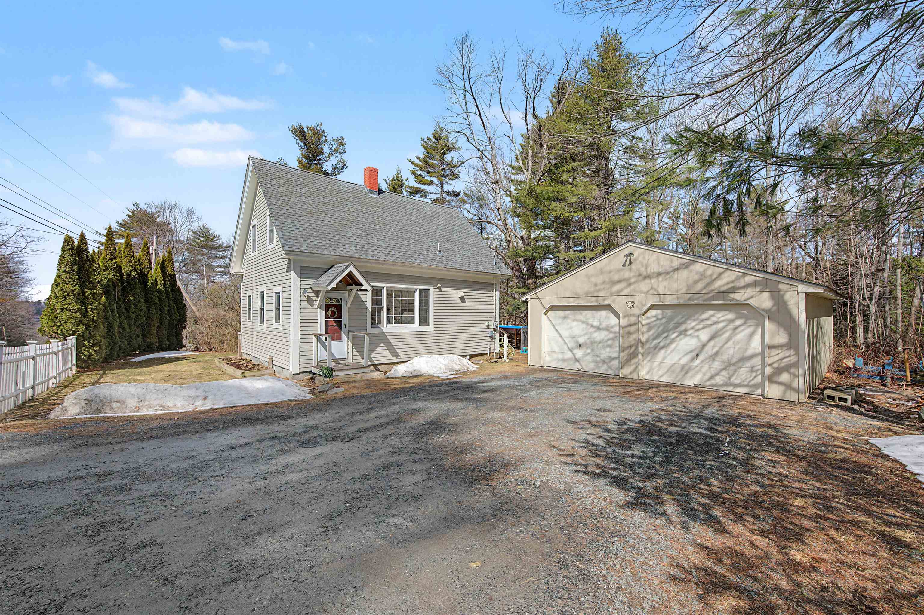48 Bradford Rd, Sunapee, NH 03782