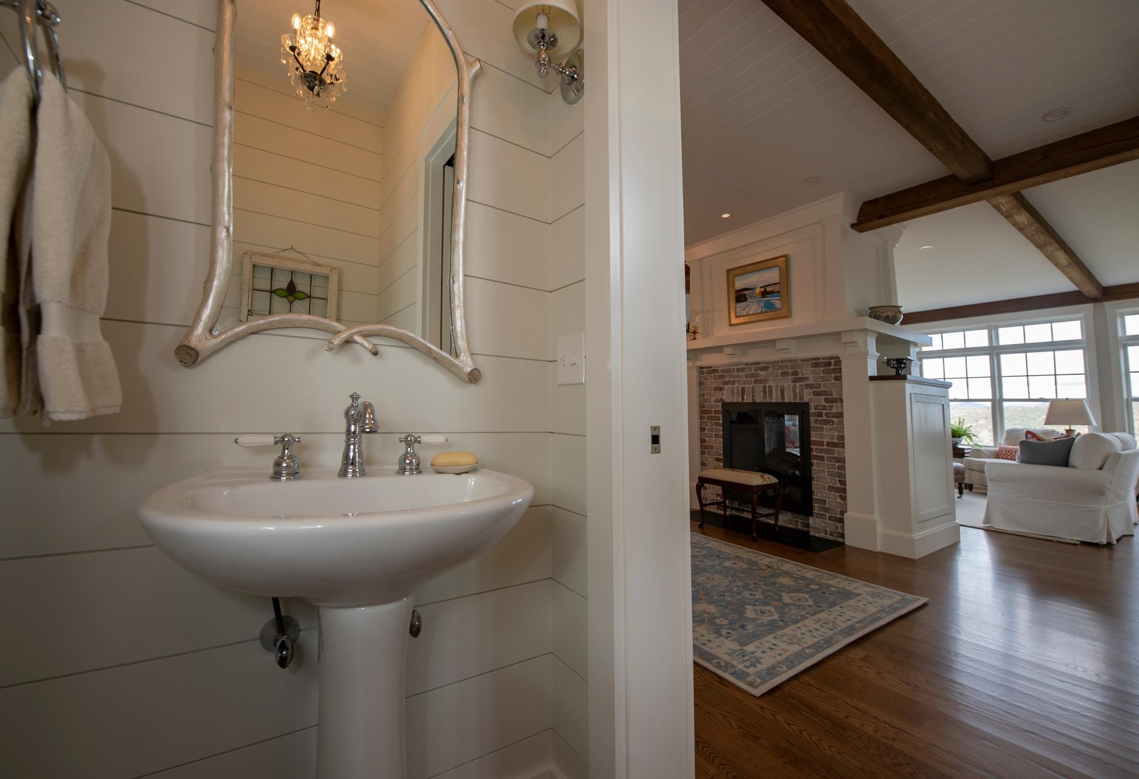 68 Ridge Rd, Ashland, NH 03217