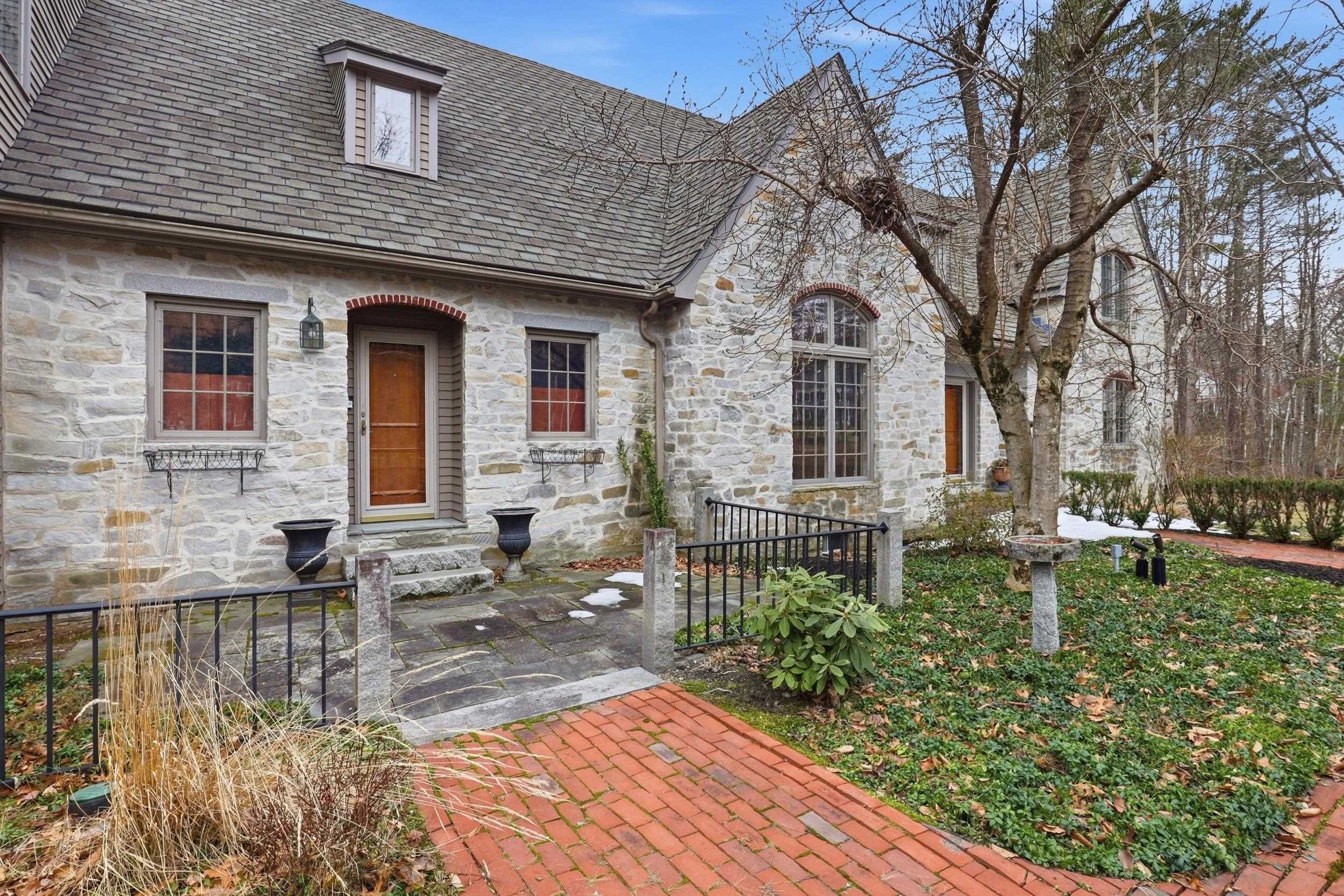 63 Ridge Rd, Concord, NH 03301