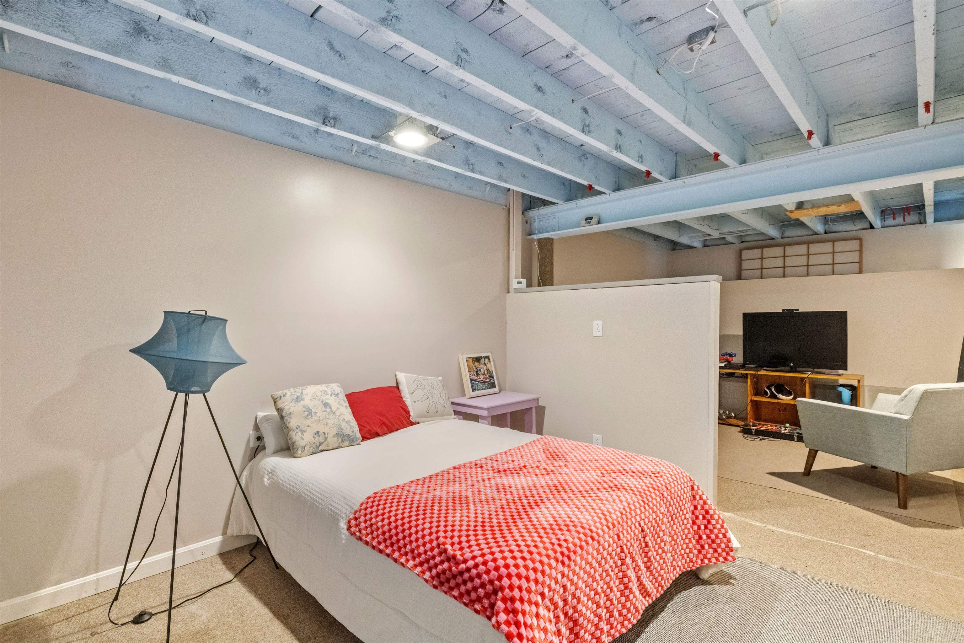 42 Maple St, Bethlehem, NH 03574