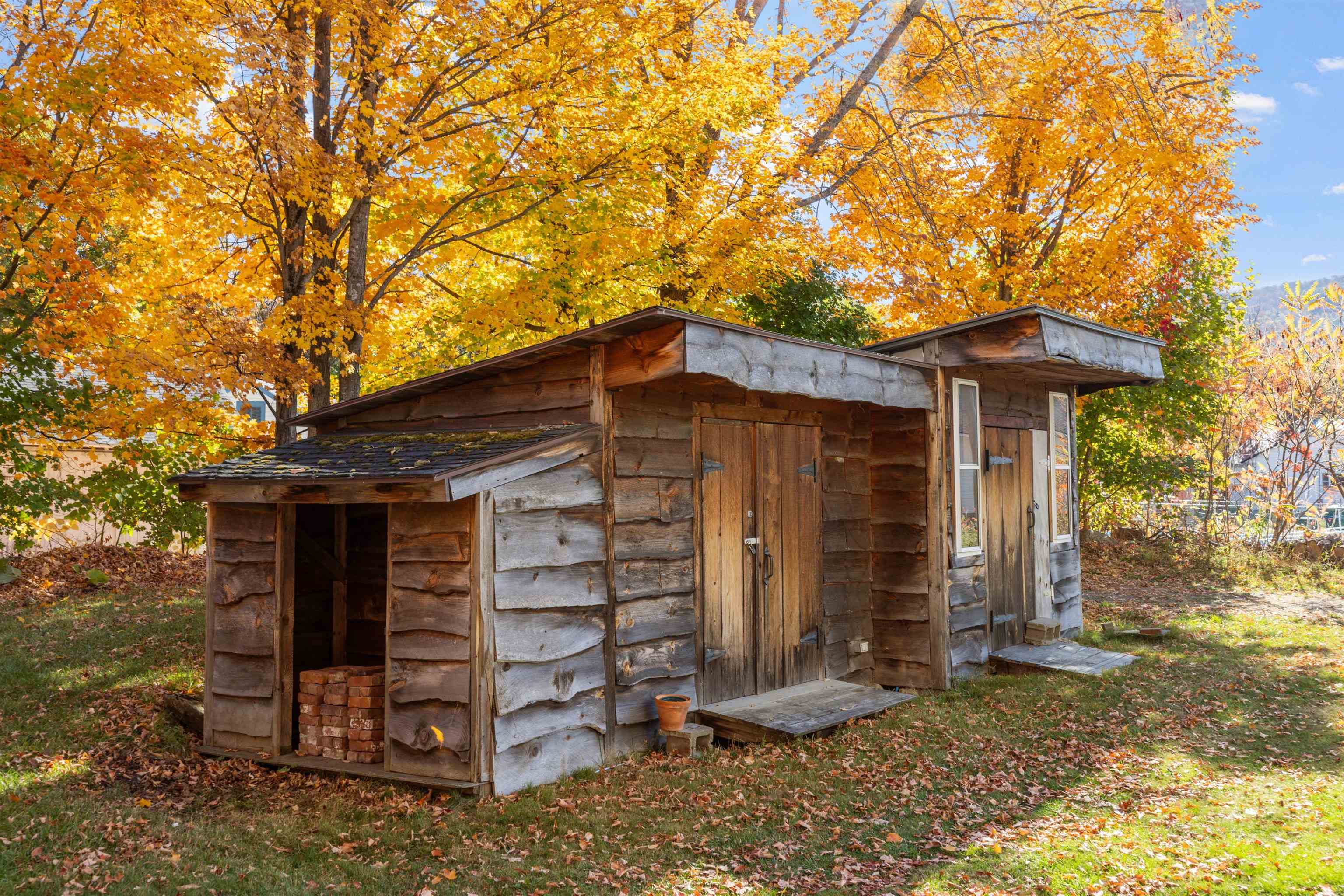 42 Maple St, Bethlehem, NH 03574