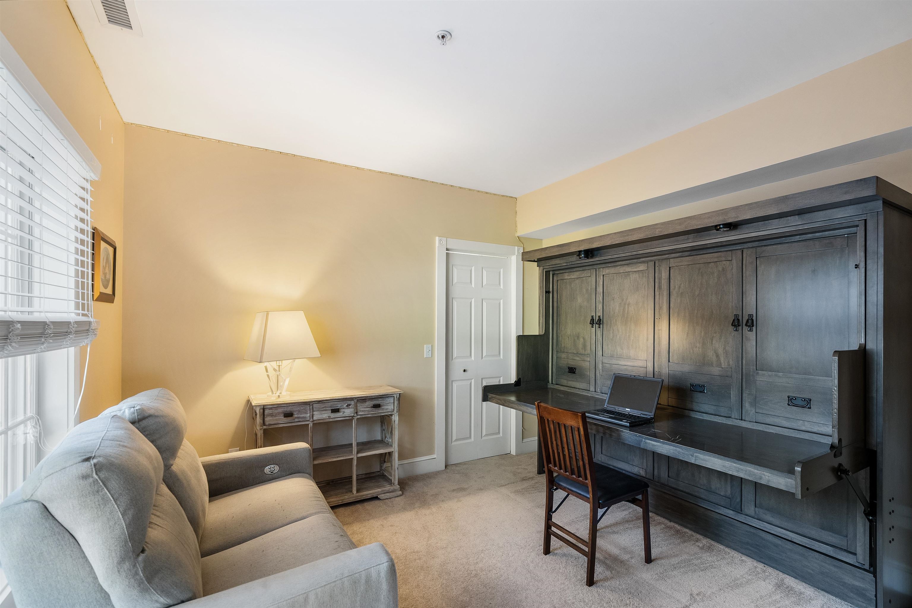 7 Chester Rd, Derry, NH 03038