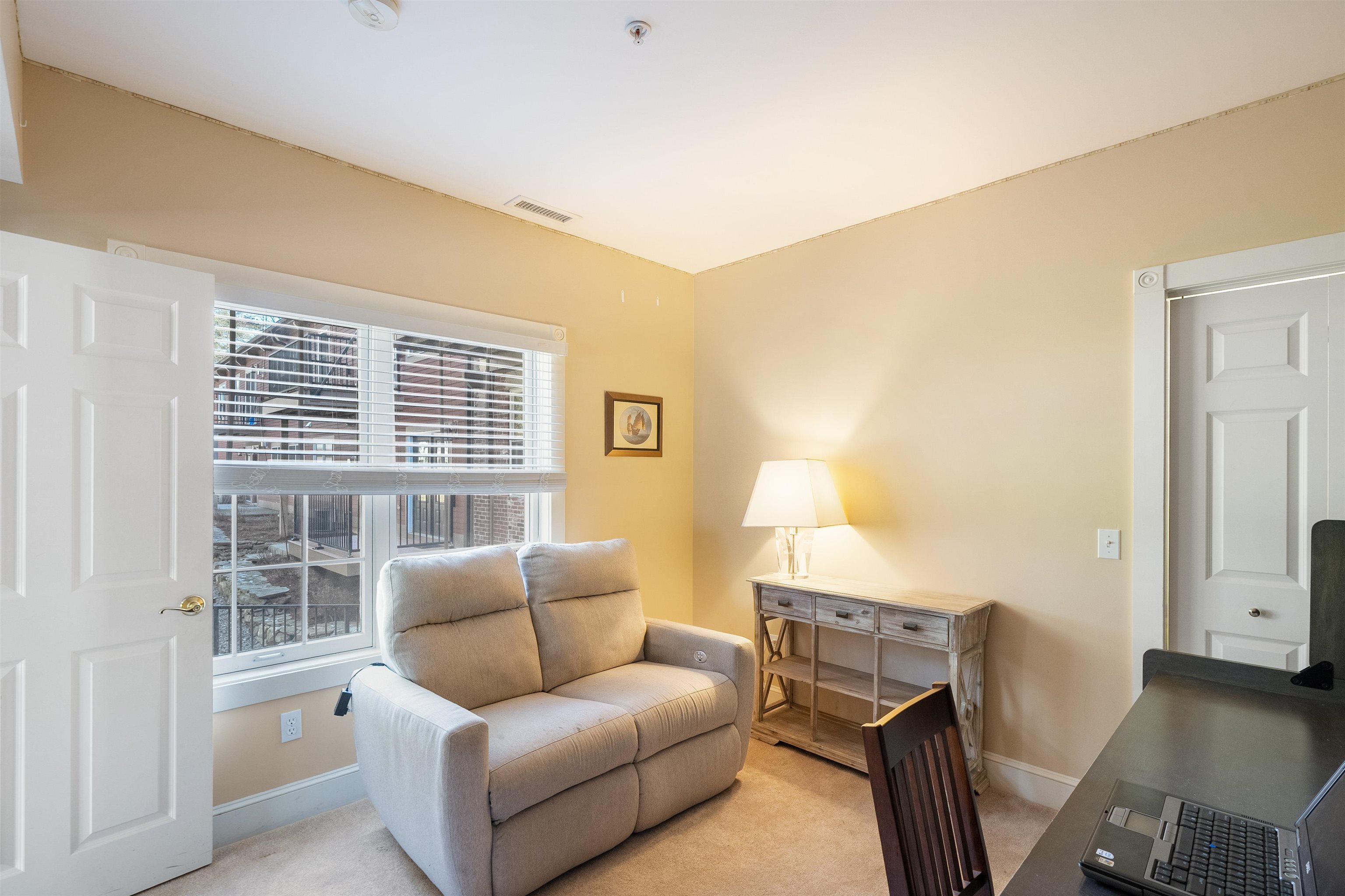 7 Chester Rd, Derry, NH 03038