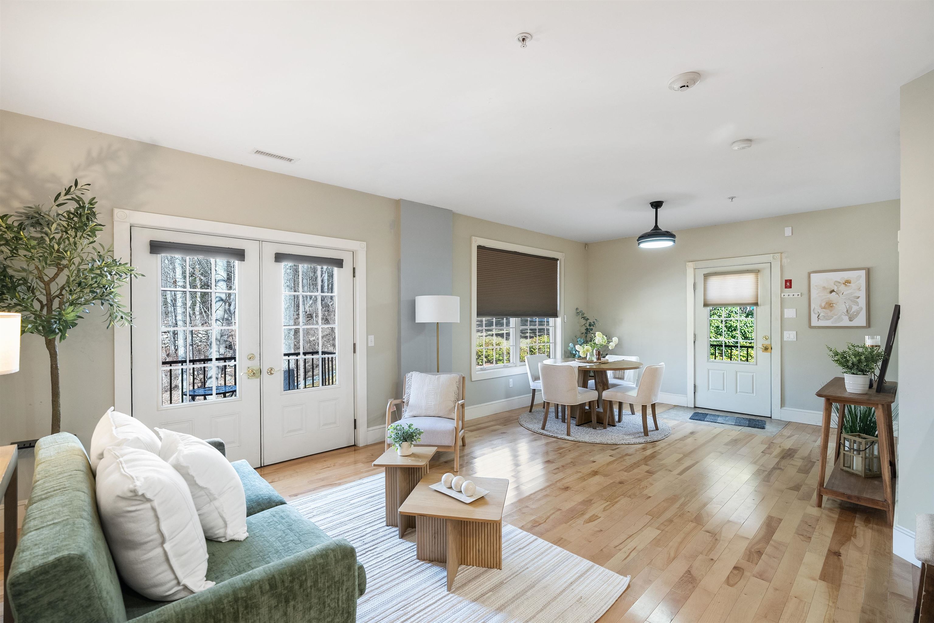 7 Chester Rd, Derry, NH 03038