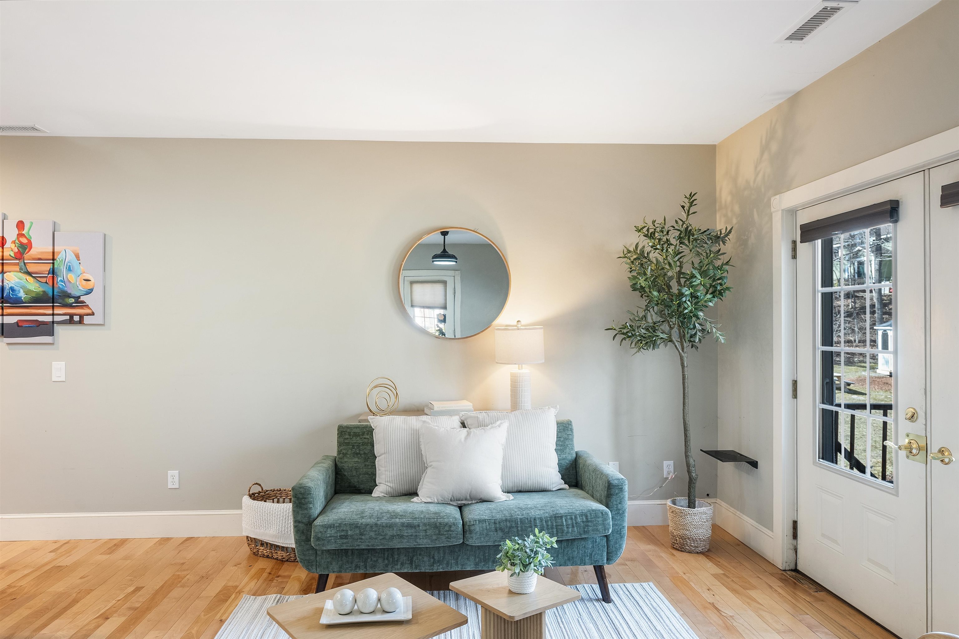 7 Chester Rd, Derry, NH 03038