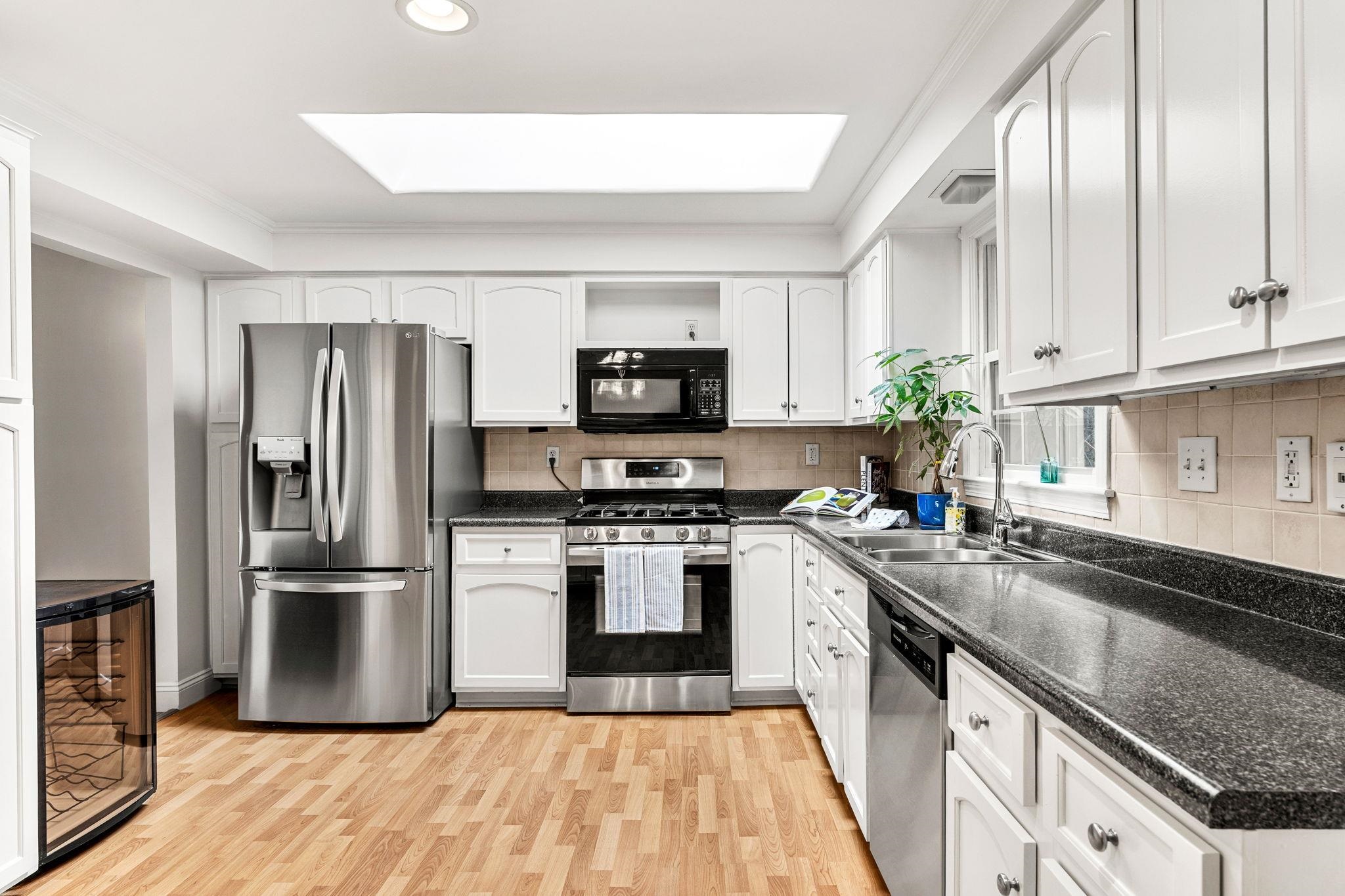 35 Langdale Dr, Hampton, NH 03842