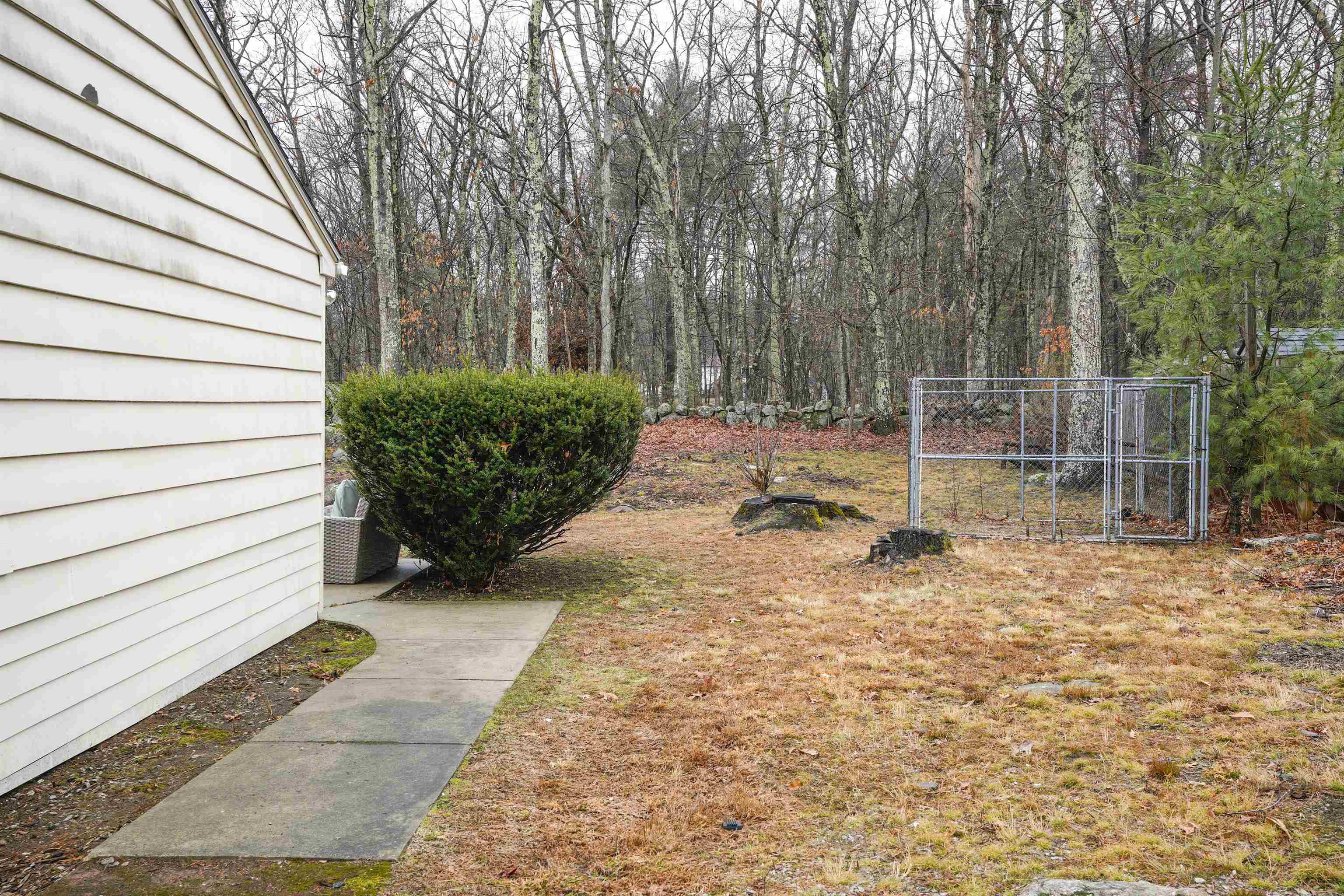 42 Belmont Dr, Merrimack, NH 03054