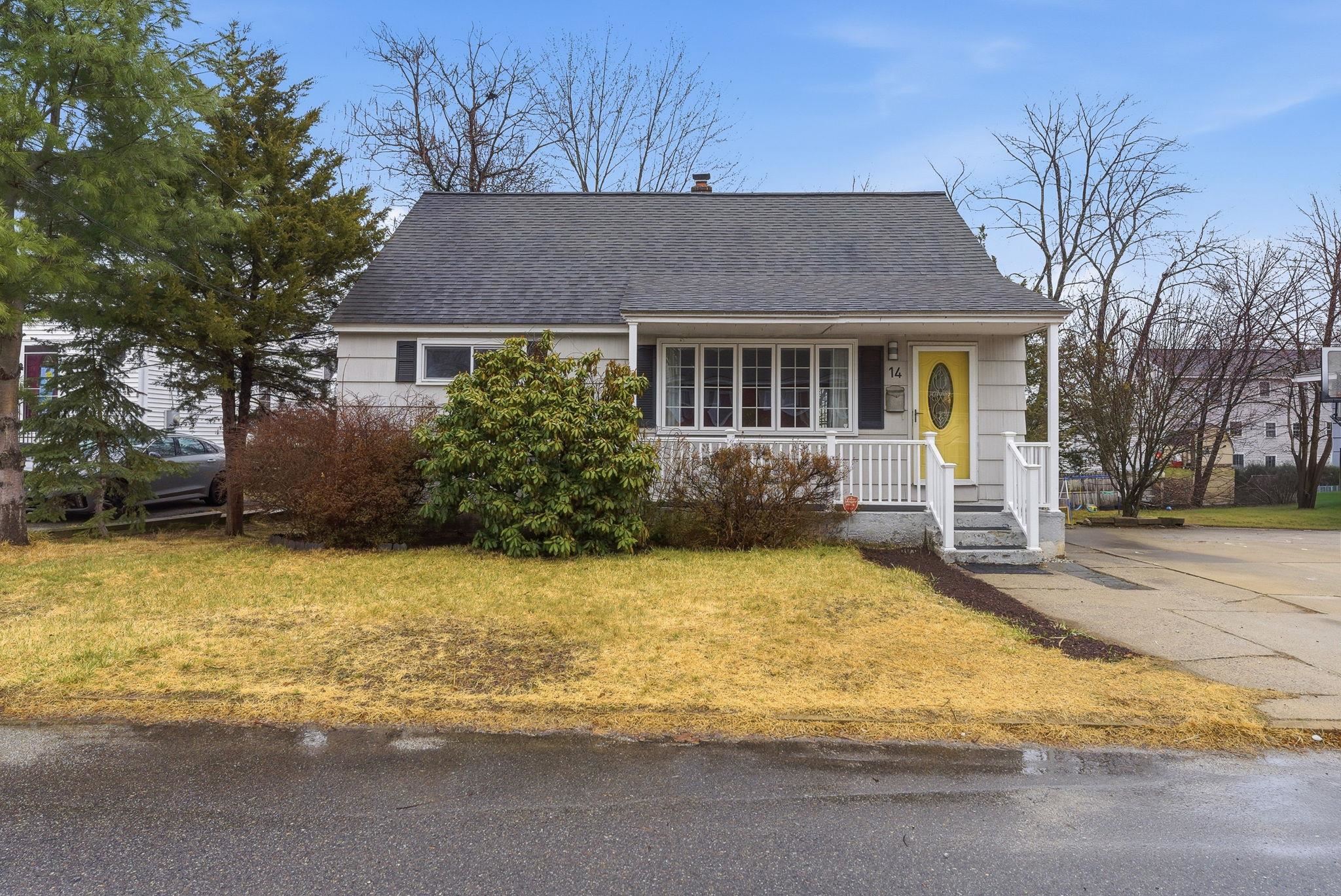 14 Acton St, Nashua, NH 03060