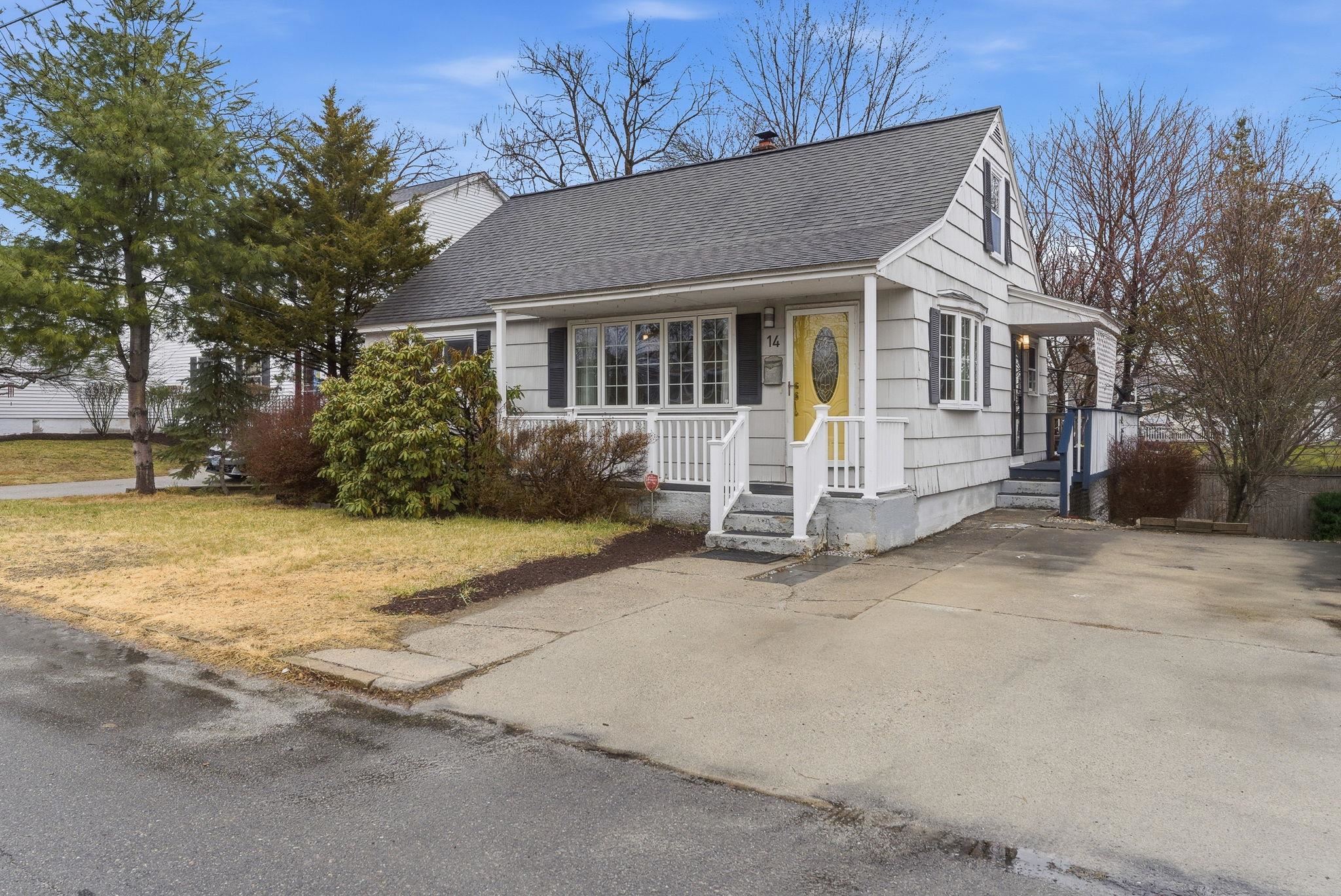 14 Acton St, Nashua, NH 03060