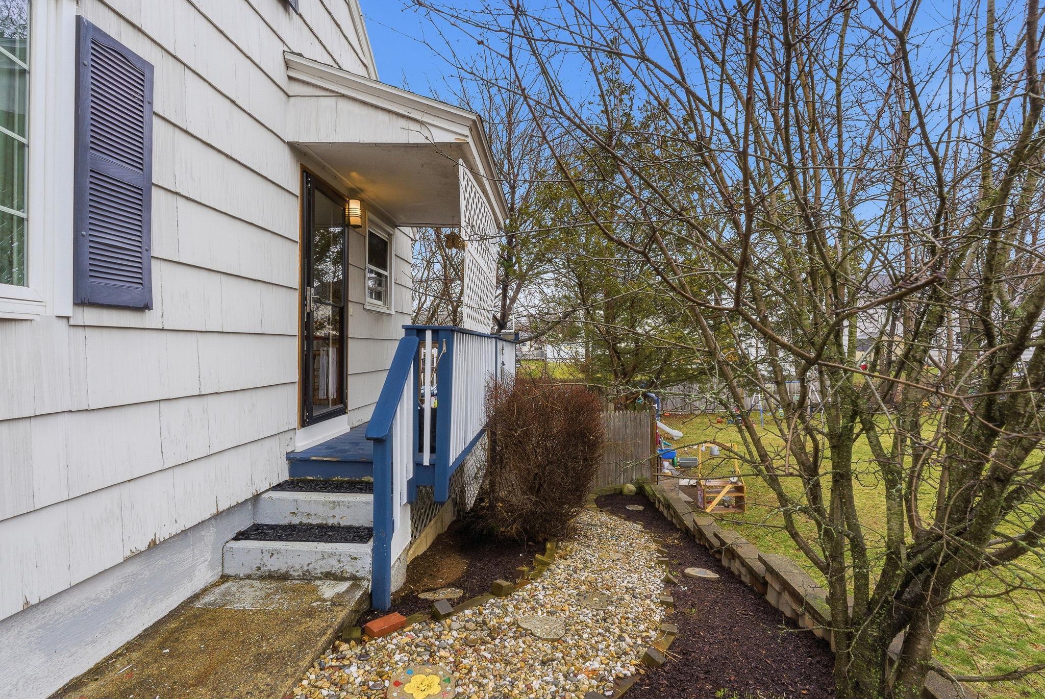 14 Acton St, Nashua, NH 03060