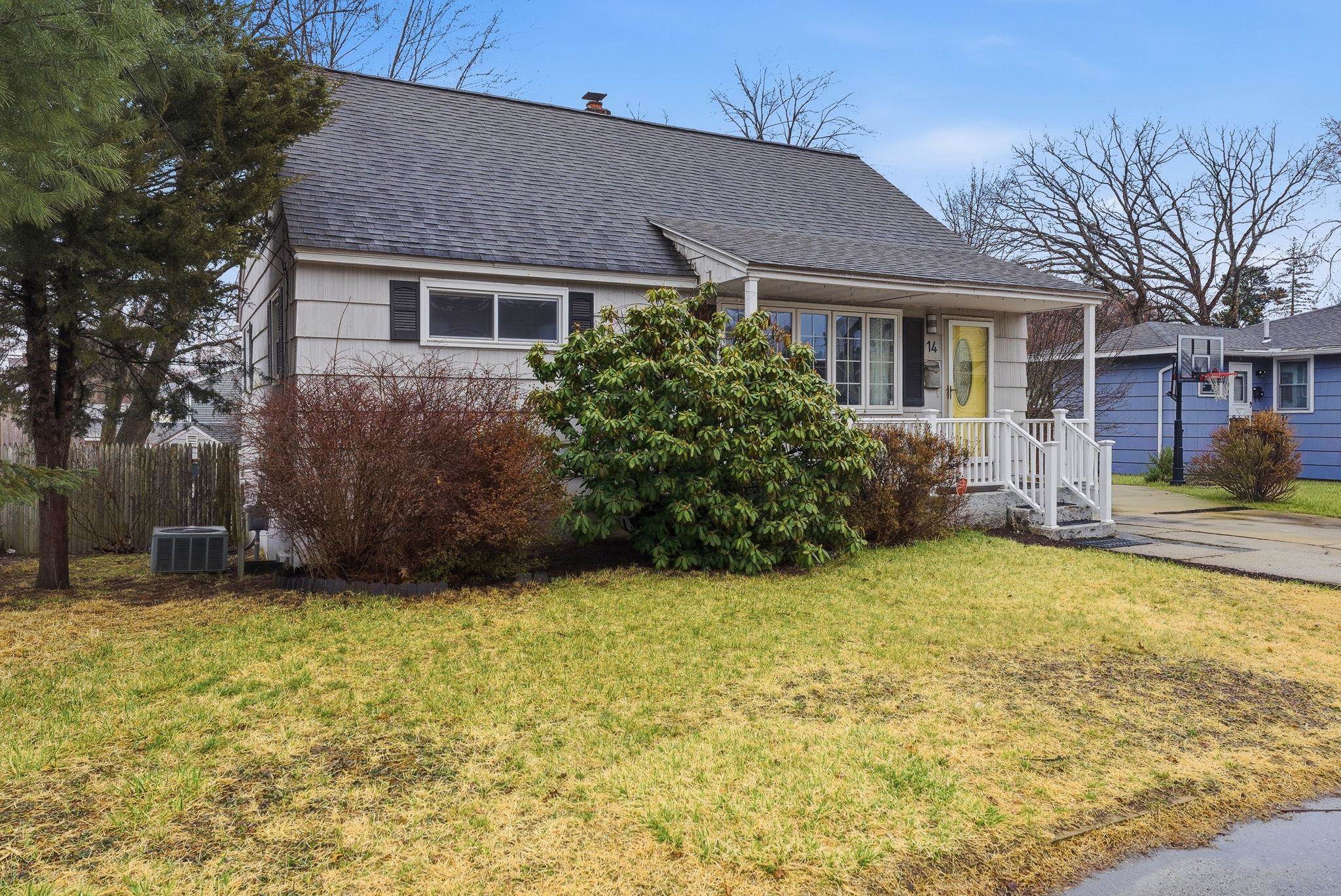 14 Acton St, Nashua, NH 03060