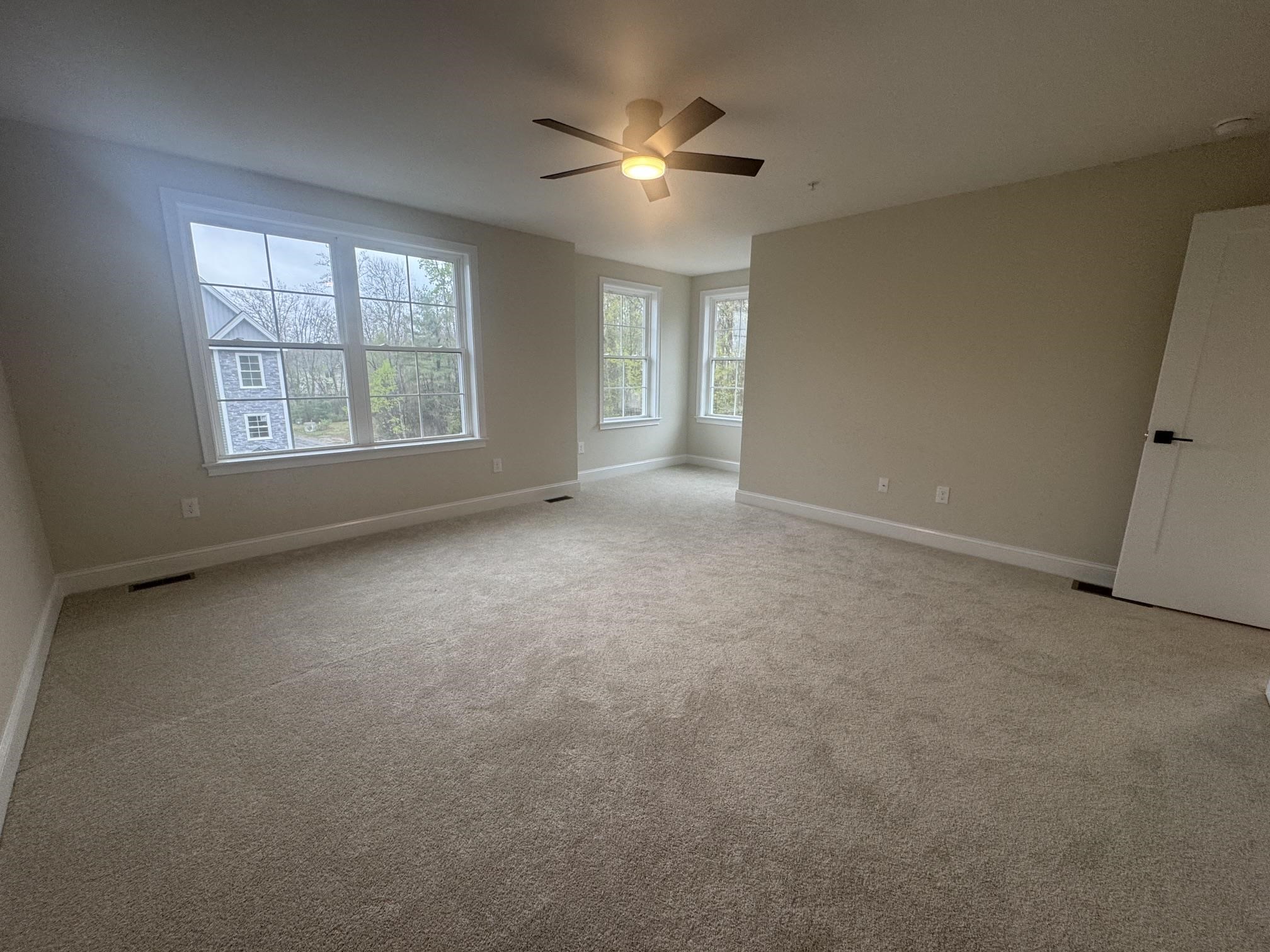 87 Kearsarge Ln, Tilton, NH 03276