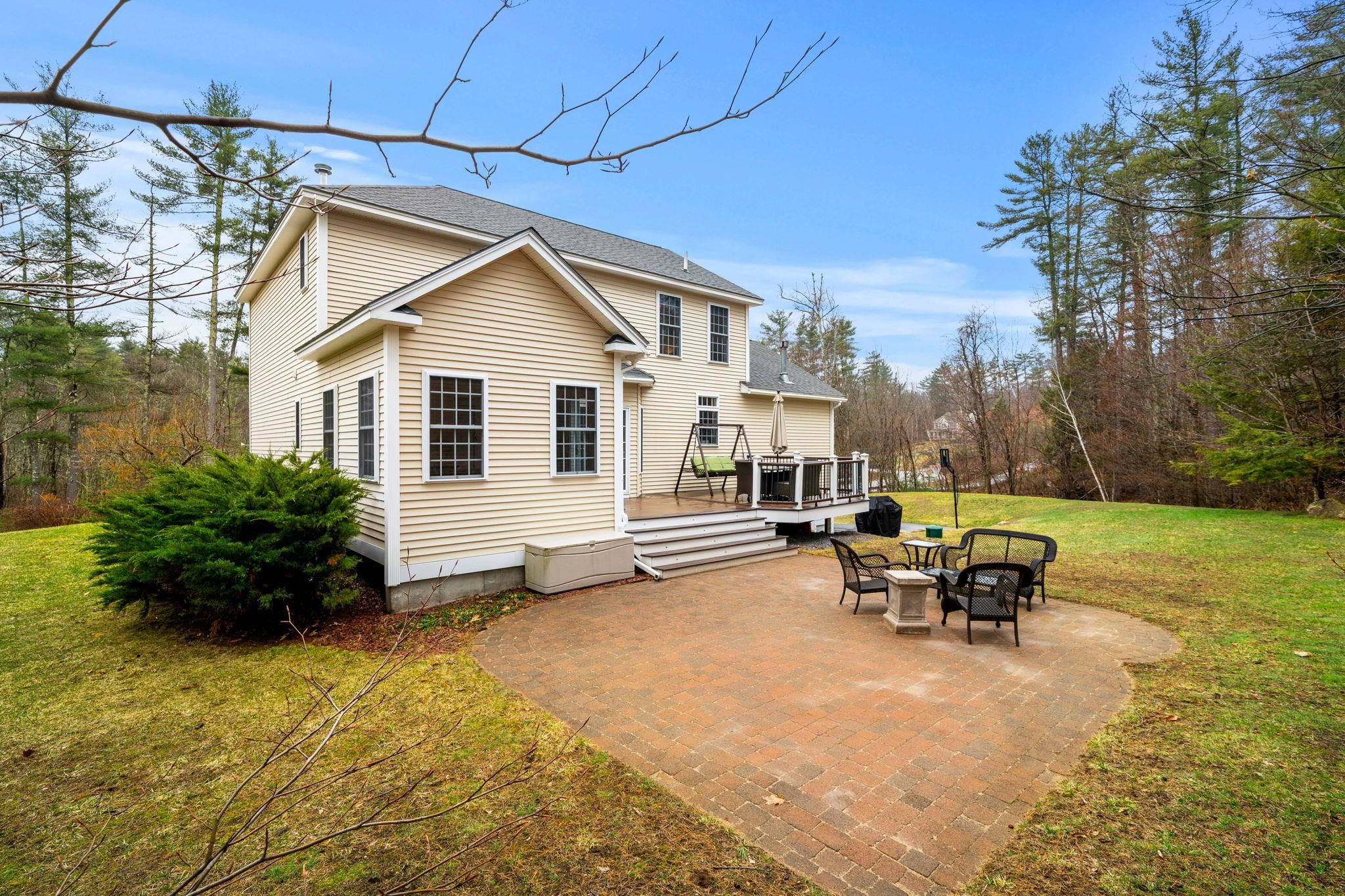 3 High Gate Dr, Bedford, NH 03110