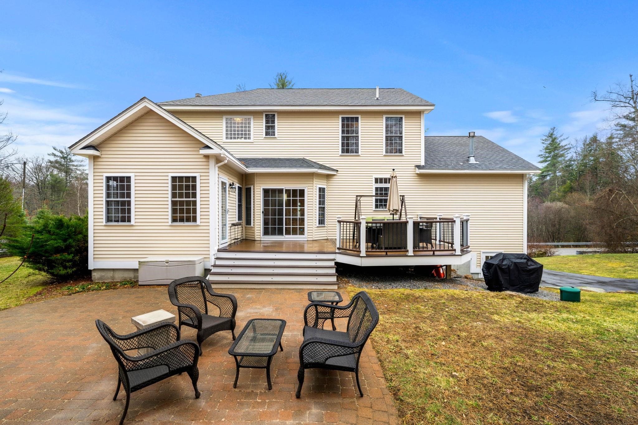 3 High Gate Dr, Bedford, NH 03110