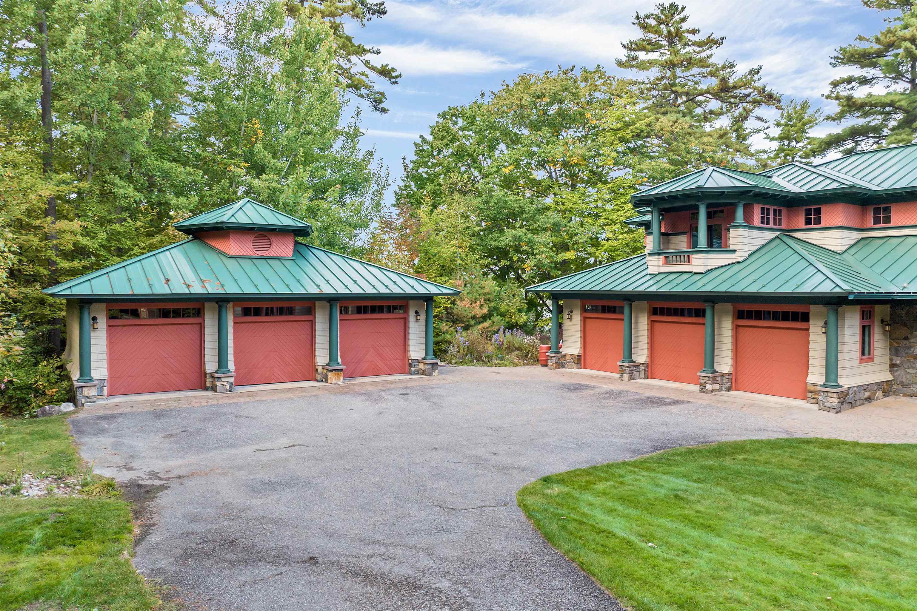 Garages Six Bays