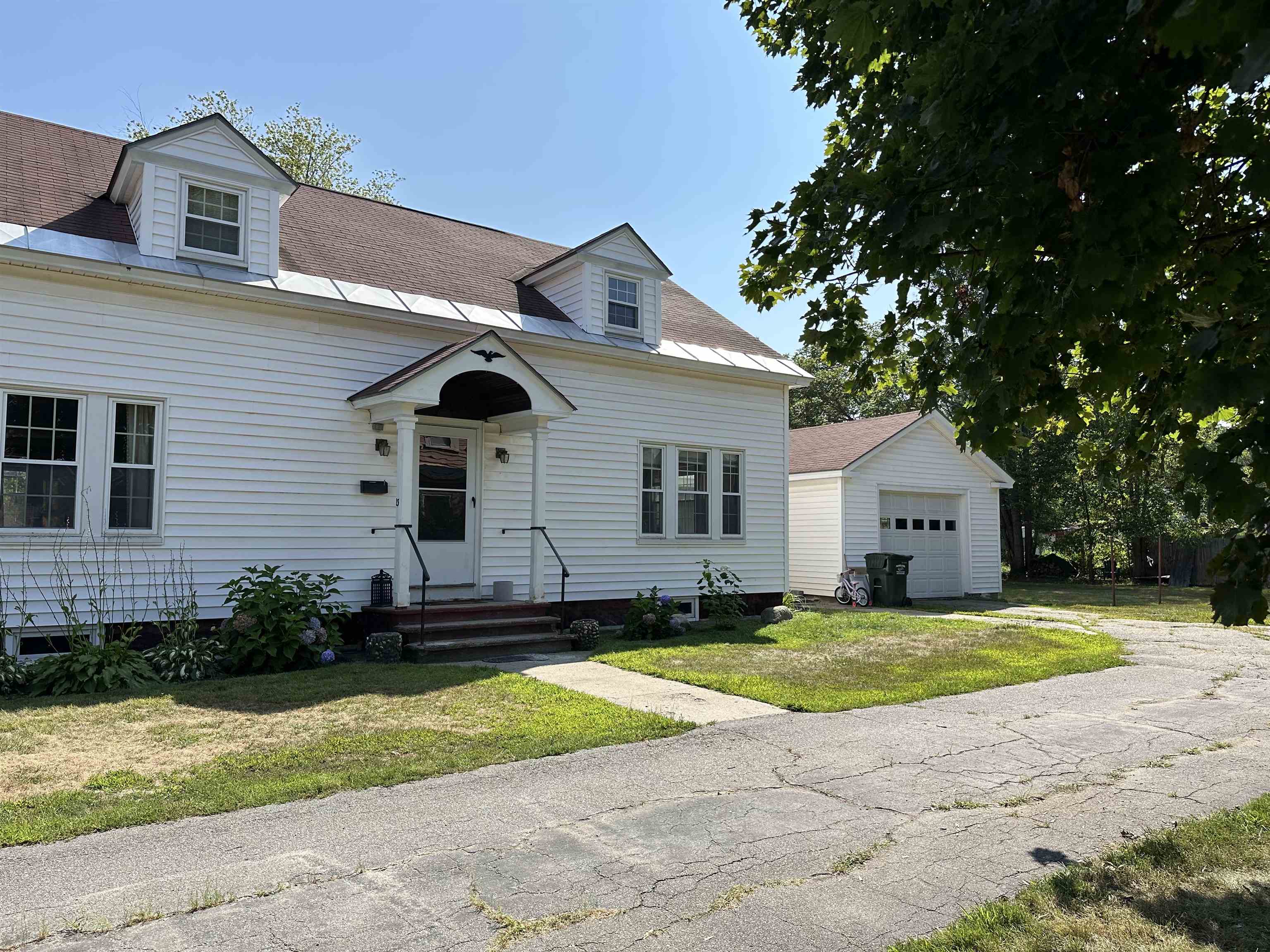 13 Grand St, Claremont, NH 03743