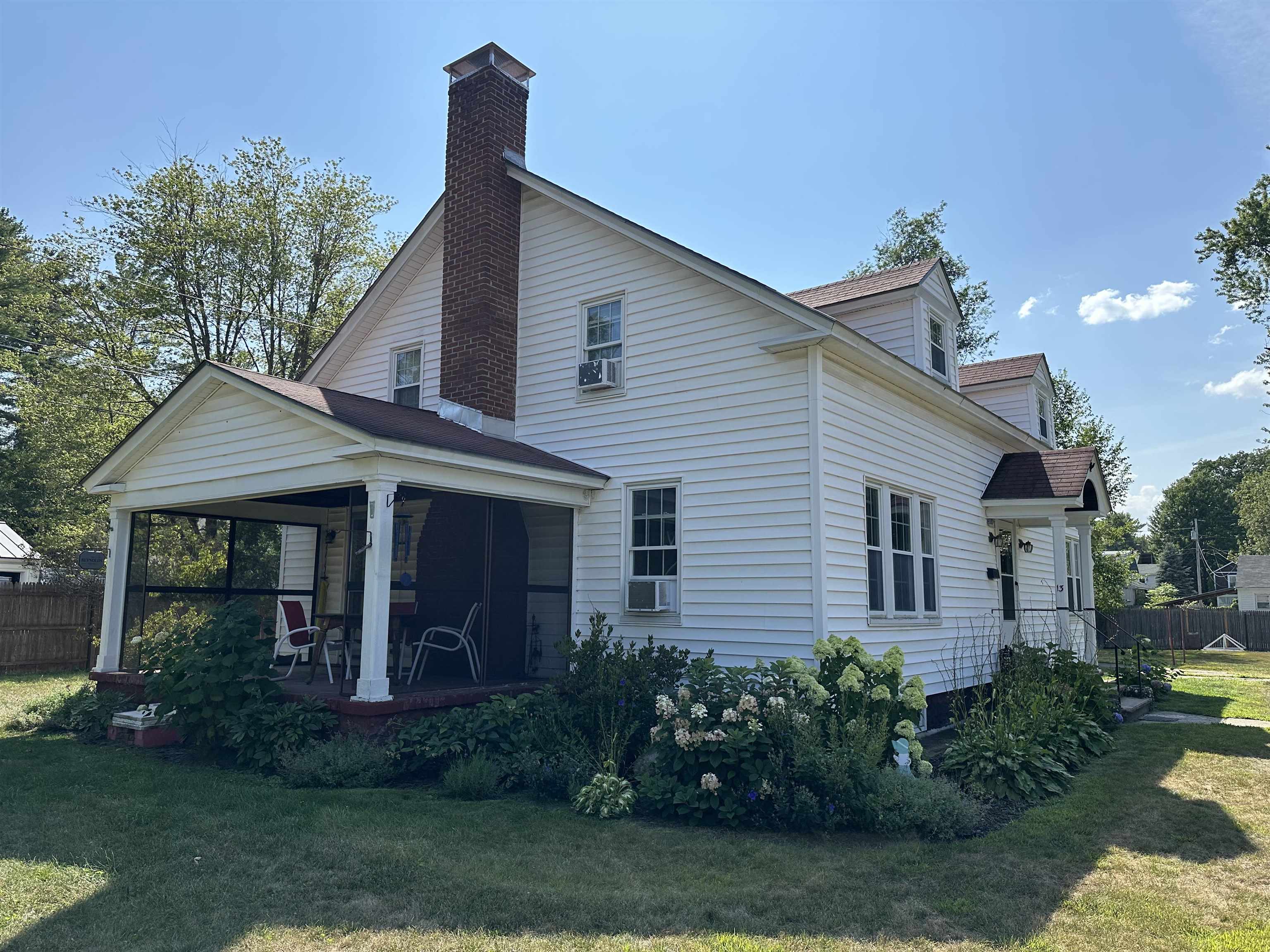 13 Grand St, Claremont, NH 03743