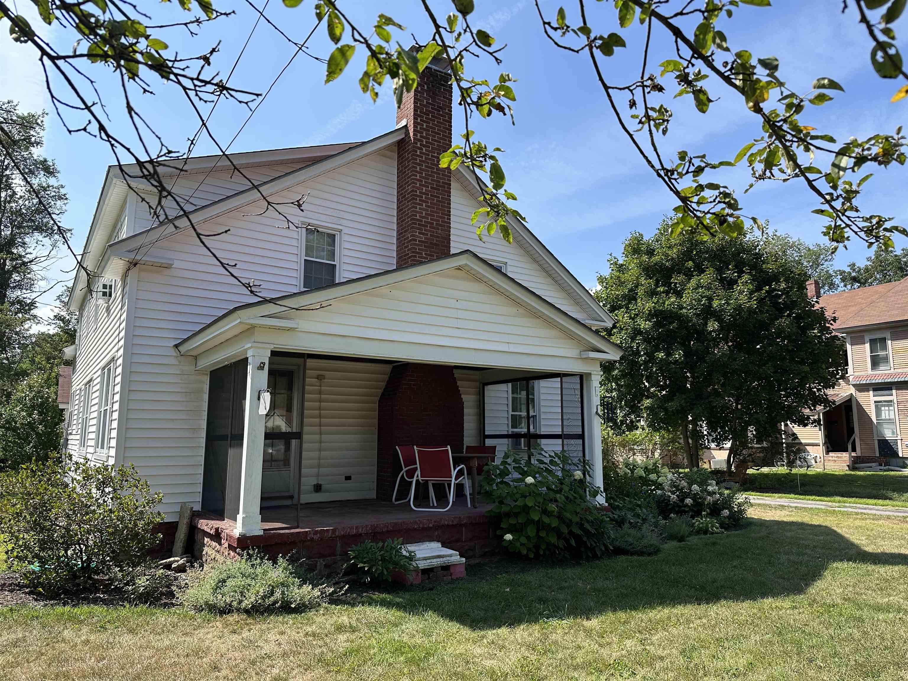 13 Grand St, Claremont, NH 03743