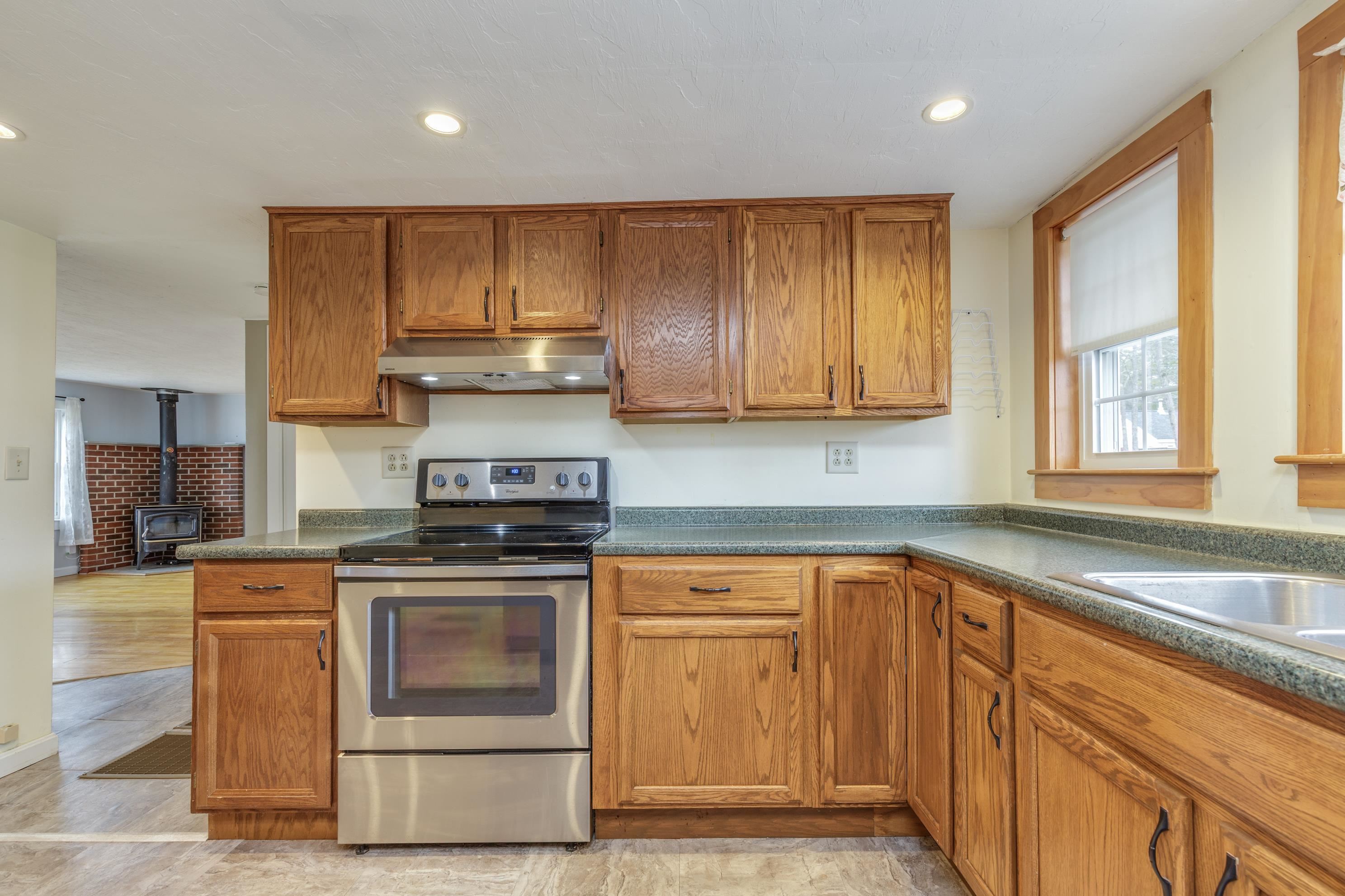 21 Hobart St, Concord, NH 03303